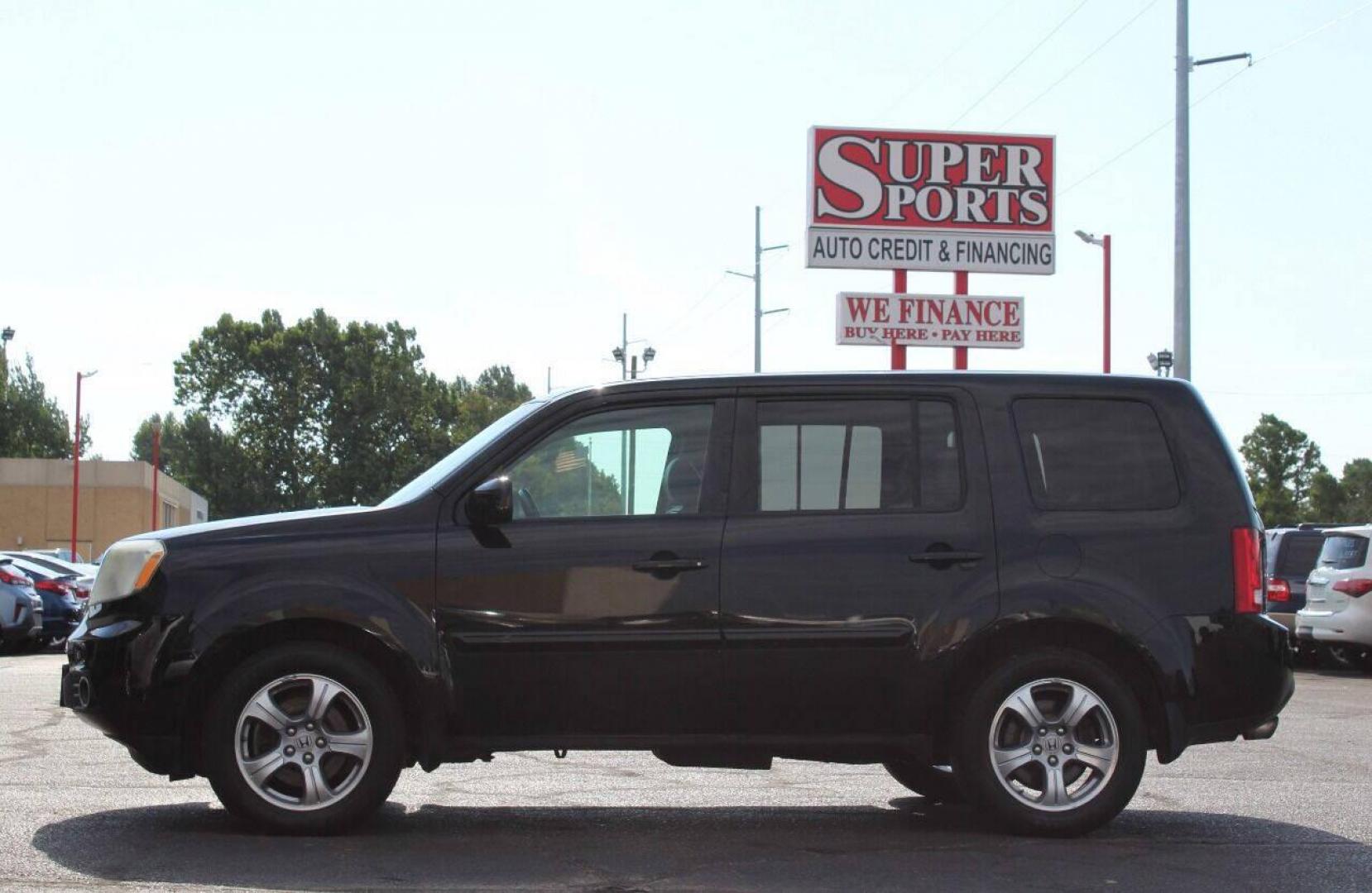 2013 Black Honda Pilot EX-L 4WD 5-Spd AT with DVD (5FNYF4H69DB) with an 3.5L V6 SOHC 24V engine, 5-Speed Automatic transmission, located at 4301 NW 39th , Oklahoma City, OK, 73112, (405) 949-5600, 35.512135, -97.598671 - NO DRIVERS LICENCE NO-FULL COVERAGE INSURANCE-NO CREDIT CHECK. COME ON OVER TO SUPERSPORTS AND TAKE A LOOK AND TEST DRIVE. PLEASE GIVE US A CALL AT (405) 949-5600. NO LICENSIA DE MANEJAR- NO SEGURO DE COBERTURA TOTAL- NO VERIFICACCION DE CREDITO. POR FAVOR VENGAN A SUPERSPORTS, ECHE UN - Photo#6