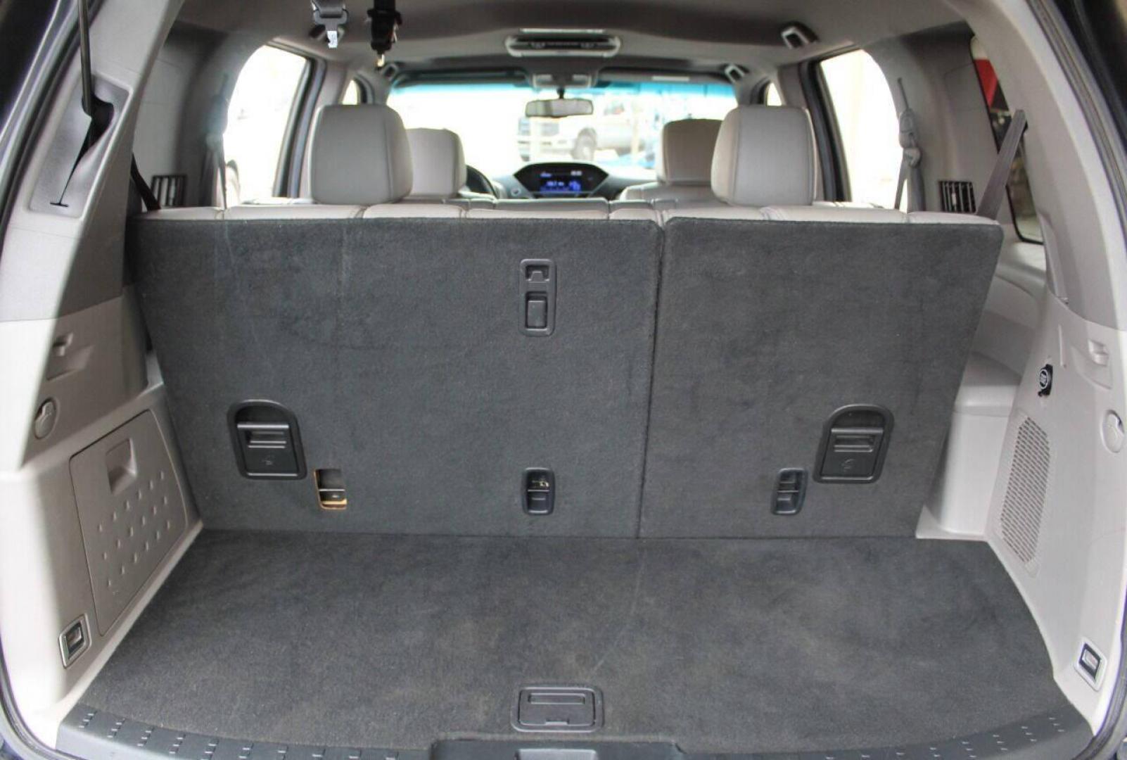 2013 Black Honda Pilot EX-L 4WD 5-Spd AT with DVD (5FNYF4H69DB) with an 3.5L V6 SOHC 24V engine, 5-Speed Automatic transmission, located at 4301 NW 39th , Oklahoma City, OK, 73112, (405) 949-5600, 35.512135, -97.598671 - NO DRIVERS LICENCE NO-FULL COVERAGE INSURANCE-NO CREDIT CHECK. COME ON OVER TO SUPERSPORTS AND TAKE A LOOK AND TEST DRIVE. PLEASE GIVE US A CALL AT (405) 949-5600. NO LICENSIA DE MANEJAR- NO SEGURO DE COBERTURA TOTAL- NO VERIFICACCION DE CREDITO. POR FAVOR VENGAN A SUPERSPORTS, ECHE UN - Photo#13