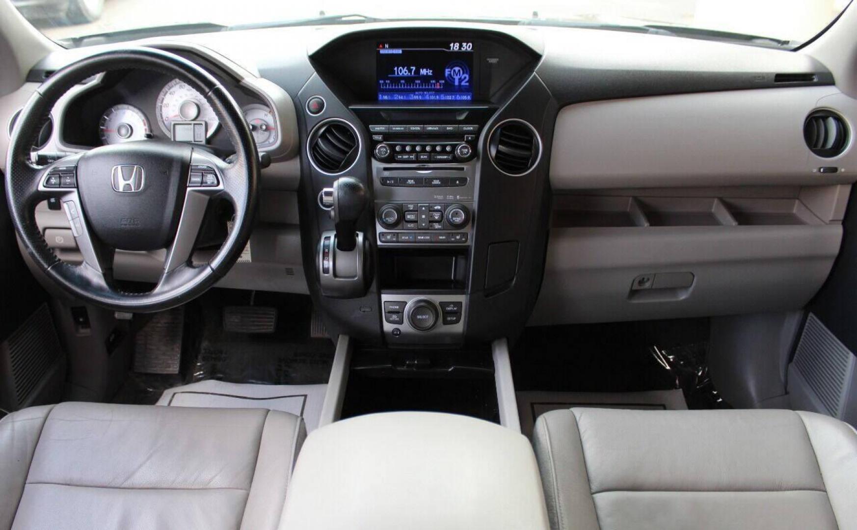 2013 Black Honda Pilot EX-L 4WD 5-Spd AT with DVD (5FNYF4H69DB) with an 3.5L V6 SOHC 24V engine, 5-Speed Automatic transmission, located at 4301 NW 39th , Oklahoma City, OK, 73112, (405) 949-5600, 35.512135, -97.598671 - NO DRIVERS LICENCE NO-FULL COVERAGE INSURANCE-NO CREDIT CHECK. COME ON OVER TO SUPERSPORTS AND TAKE A LOOK AND TEST DRIVE. PLEASE GIVE US A CALL AT (405) 949-5600. NO LICENSIA DE MANEJAR- NO SEGURO DE COBERTURA TOTAL- NO VERIFICACCION DE CREDITO. POR FAVOR VENGAN A SUPERSPORTS, ECHE UN - Photo#19