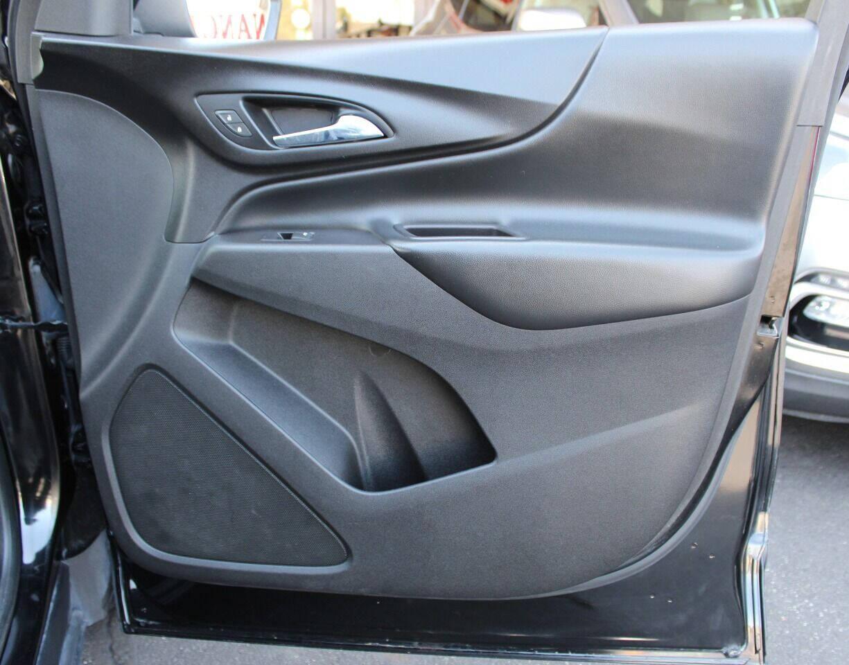 2018 Black Chevrolet Equinox LT AWD (2GNAXSEV7J6) with an 1.5L L4 DIR DOHC 16V TURBO engine, 6A transmission, located at 4301 NW 39th , Oklahoma City, OK, 73112, (405) 949-5600, 35.512135, -97.598671 - NO DRIVERS LICENCE -NO FULL COVERAGE INSURANCE - NO CREDIT CHECK. COME ON OVER TO SUPERSPORTS, TAKE A LOOK AND TEST DRIVE. PLEASE GIVE US A CALL AT (405) 949-5600. NO LICENCIA DE CONDUCIR - NO SEGURO DE COBERTURA TOTAL - NO VERIFICACION DE CREDITO. VISITENOS EN SUPERSPORTS, MIRE NUESTRO - Photo#9