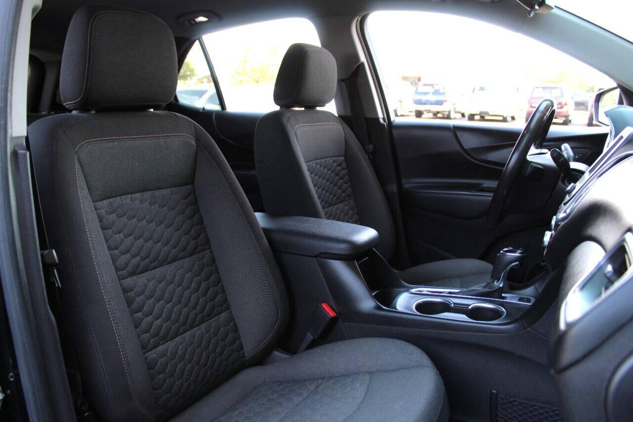 2018 Black Chevrolet Equinox LT AWD (2GNAXSEV7J6) with an 1.5L L4 DIR DOHC 16V TURBO engine, 6A transmission, located at 4301 NW 39th , Oklahoma City, OK, 73112, (405) 949-5600, 35.512135, -97.598671 - NO DRIVERS LICENCE -NO FULL COVERAGE INSURANCE - NO CREDIT CHECK. COME ON OVER TO SUPERSPORTS, TAKE A LOOK AND TEST DRIVE. PLEASE GIVE US A CALL AT (405) 949-5600. NO LICENCIA DE CONDUCIR - NO SEGURO DE COBERTURA TOTAL - NO VERIFICACION DE CREDITO. VISITENOS EN SUPERSPORTS, MIRE NUESTRO - Photo#10