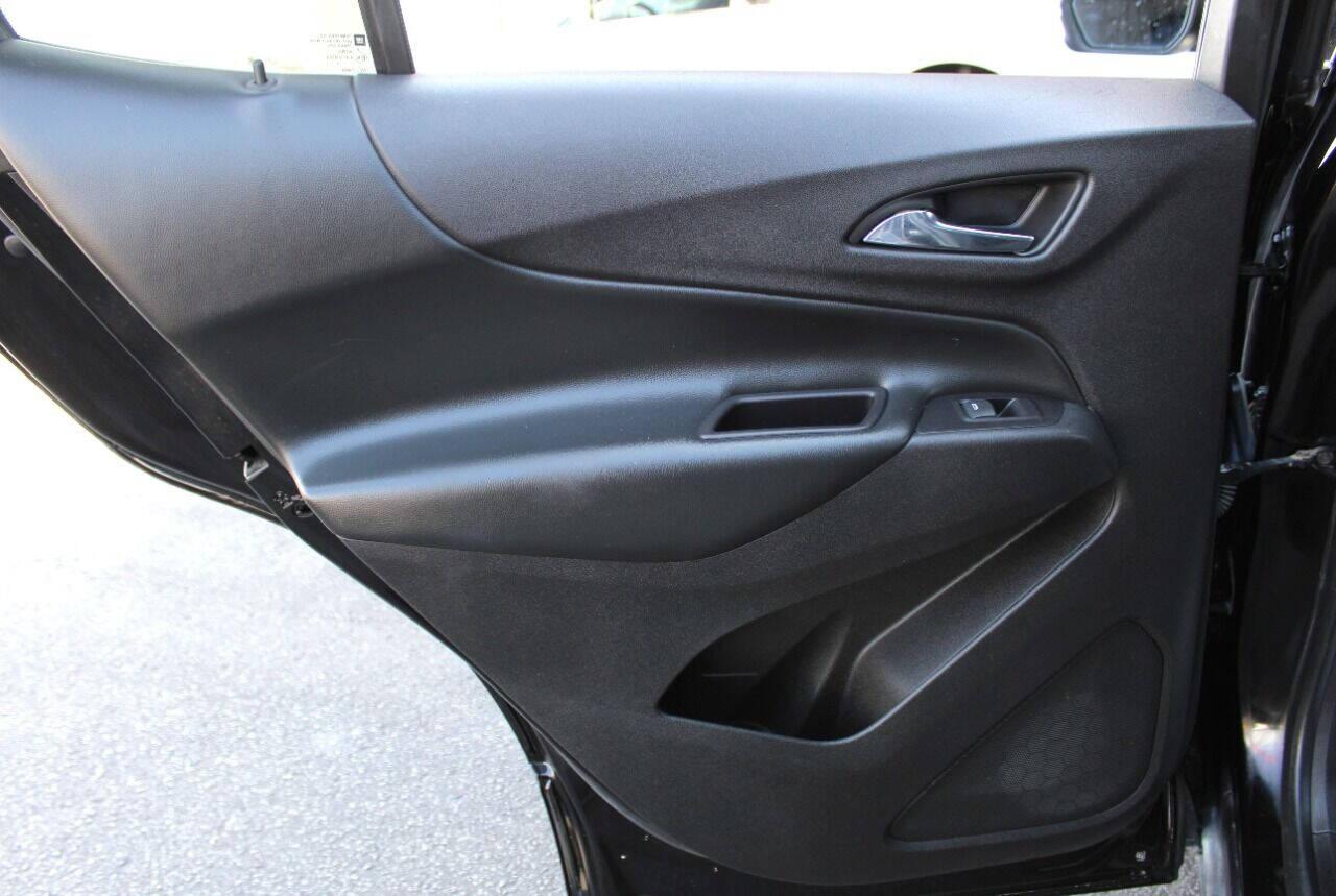 2018 Black Chevrolet Equinox LT AWD (2GNAXSEV7J6) with an 1.5L L4 DIR DOHC 16V TURBO engine, 6A transmission, located at 4301 NW 39th , Oklahoma City, OK, 73112, (405) 949-5600, 35.512135, -97.598671 - NO DRIVERS LICENCE -NO FULL COVERAGE INSURANCE - NO CREDIT CHECK. COME ON OVER TO SUPERSPORTS, TAKE A LOOK AND TEST DRIVE. PLEASE GIVE US A CALL AT (405) 949-5600. NO LICENCIA DE CONDUCIR - NO SEGURO DE COBERTURA TOTAL - NO VERIFICACION DE CREDITO. VISITENOS EN SUPERSPORTS, MIRE NUESTRO - Photo#14