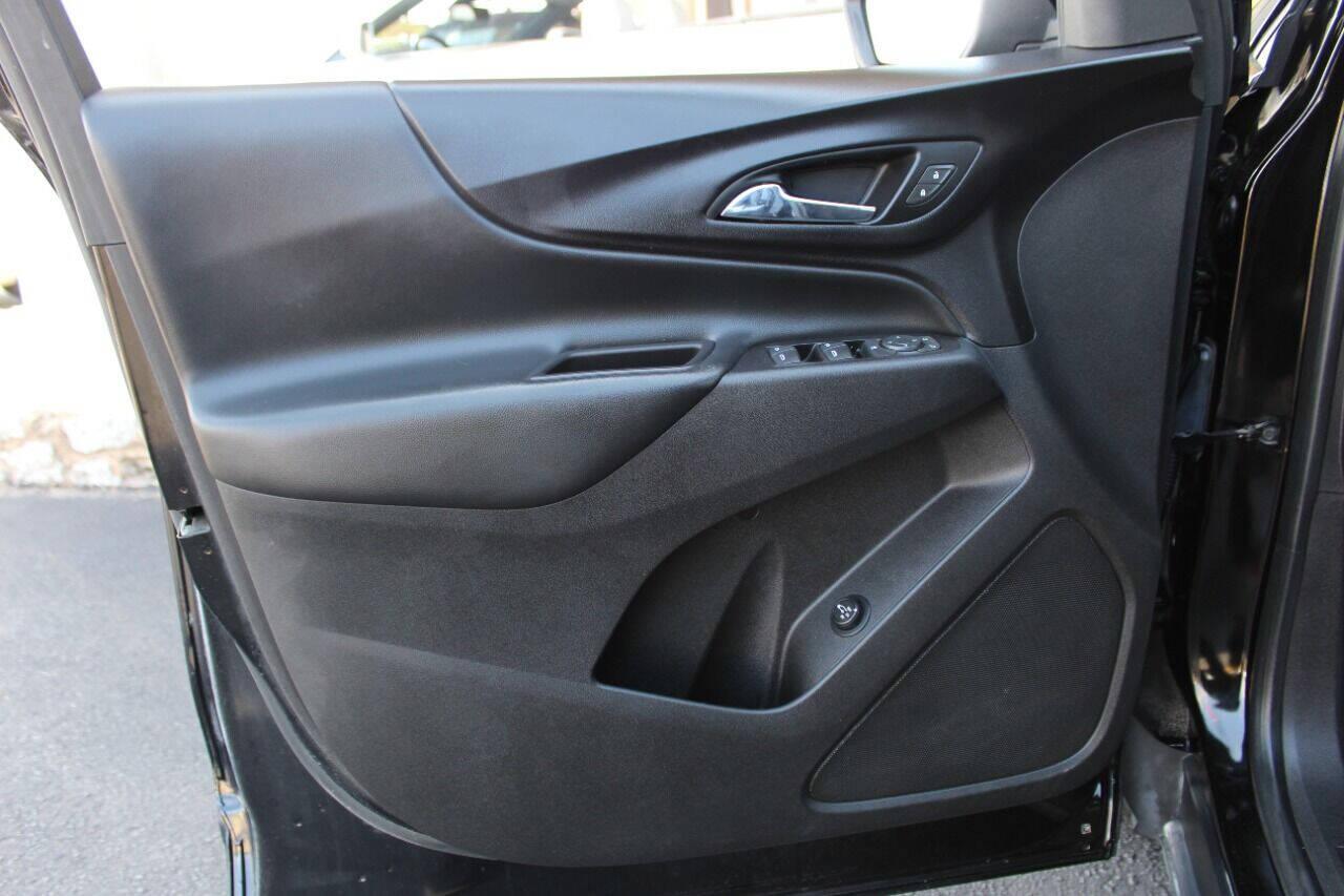 2018 Black Chevrolet Equinox LT AWD (2GNAXSEV7J6) with an 1.5L L4 DIR DOHC 16V TURBO engine, 6A transmission, located at 4301 NW 39th , Oklahoma City, OK, 73112, (405) 949-5600, 35.512135, -97.598671 - NO DRIVERS LICENCE -NO FULL COVERAGE INSURANCE - NO CREDIT CHECK. COME ON OVER TO SUPERSPORTS, TAKE A LOOK AND TEST DRIVE. PLEASE GIVE US A CALL AT (405) 949-5600. NO LICENCIA DE CONDUCIR - NO SEGURO DE COBERTURA TOTAL - NO VERIFICACION DE CREDITO. VISITENOS EN SUPERSPORTS, MIRE NUESTRO - Photo#16