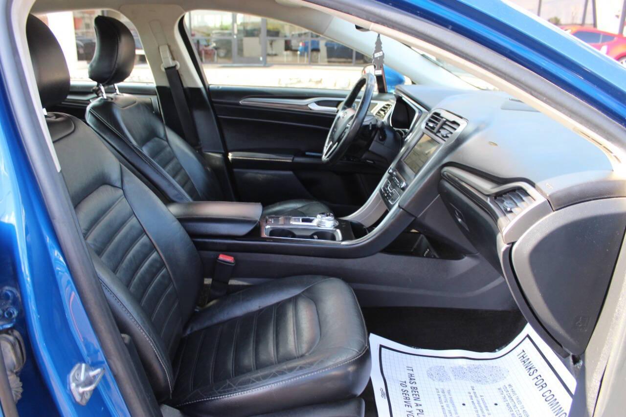 2017 Blue Ford Fusion SE (3FA6P0HD3HR) with an 1.5L L4 DOHC 16V engine, 6A transmission, located at 4301 NW 39th , Oklahoma City, OK, 73112, (405) 949-5600, 35.512135, -97.598671 - NO DRIVERS LICENCE -NO FULL COVERAGE INSURANCE - NO CREDIT CHECK. COME ON OVER TO SUPERSPORTS, TAKE A LOOK AND TEST DRIVE. PLEASE GIVE US A CALL AT (405) 949-5600. NO LICENCIA DE CONDUCIR - NO SEGURO DE COBERTURA TOTAL - NO VERIFICACION DE CREDITO. VISITENOS EN SUPERSPORTS, MIRE NUESTRO - Photo#8