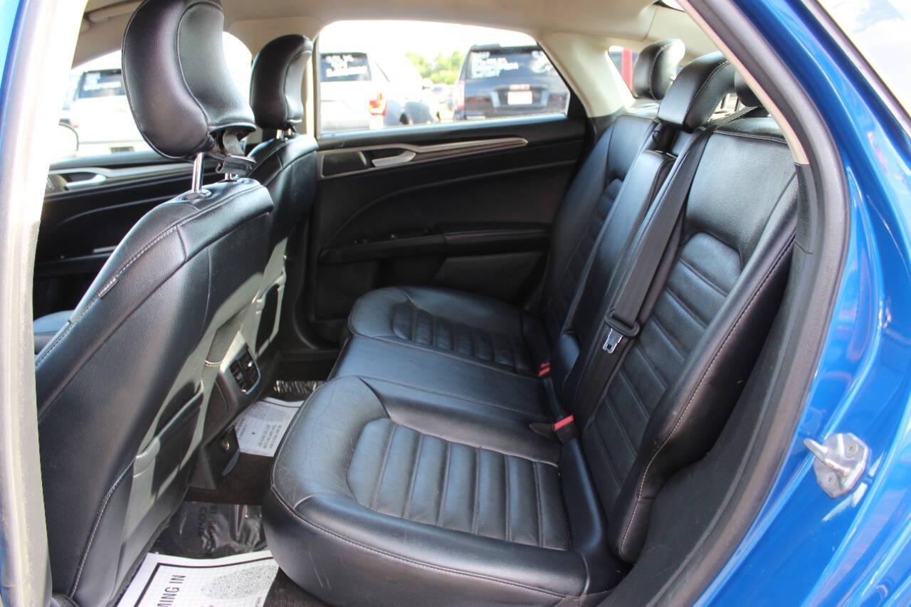 2017 Blue Ford Fusion SE (3FA6P0HD3HR) with an 1.5L L4 DOHC 16V engine, 6A transmission, located at 4301 NW 39th , Oklahoma City, OK, 73112, (405) 949-5600, 35.512135, -97.598671 - NO DRIVERS LICENCE -NO FULL COVERAGE INSURANCE - NO CREDIT CHECK. COME ON OVER TO SUPERSPORTS, TAKE A LOOK AND TEST DRIVE. PLEASE GIVE US A CALL AT (405) 949-5600. NO LICENCIA DE CONDUCIR - NO SEGURO DE COBERTURA TOTAL - NO VERIFICACION DE CREDITO. VISITENOS EN SUPERSPORTS, MIRE NUESTRO - Photo#13