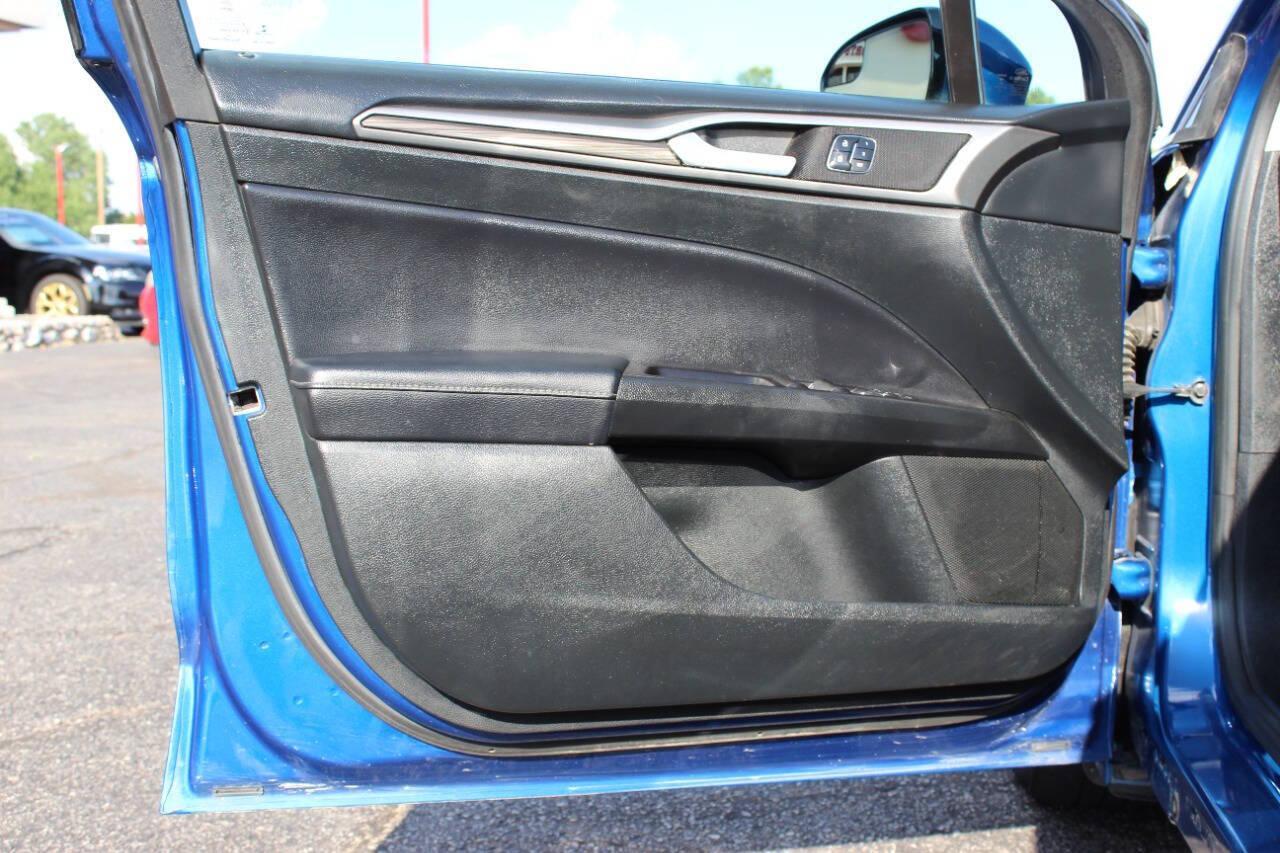 2017 Blue Ford Fusion SE (3FA6P0HD3HR) with an 1.5L L4 DOHC 16V engine, 6A transmission, located at 4301 NW 39th , Oklahoma City, OK, 73112, (405) 949-5600, 35.512135, -97.598671 - NO DRIVERS LICENCE -NO FULL COVERAGE INSURANCE - NO CREDIT CHECK. COME ON OVER TO SUPERSPORTS, TAKE A LOOK AND TEST DRIVE. PLEASE GIVE US A CALL AT (405) 949-5600. NO LICENCIA DE CONDUCIR - NO SEGURO DE COBERTURA TOTAL - NO VERIFICACION DE CREDITO. VISITENOS EN SUPERSPORTS, MIRE NUESTRO - Photo#16