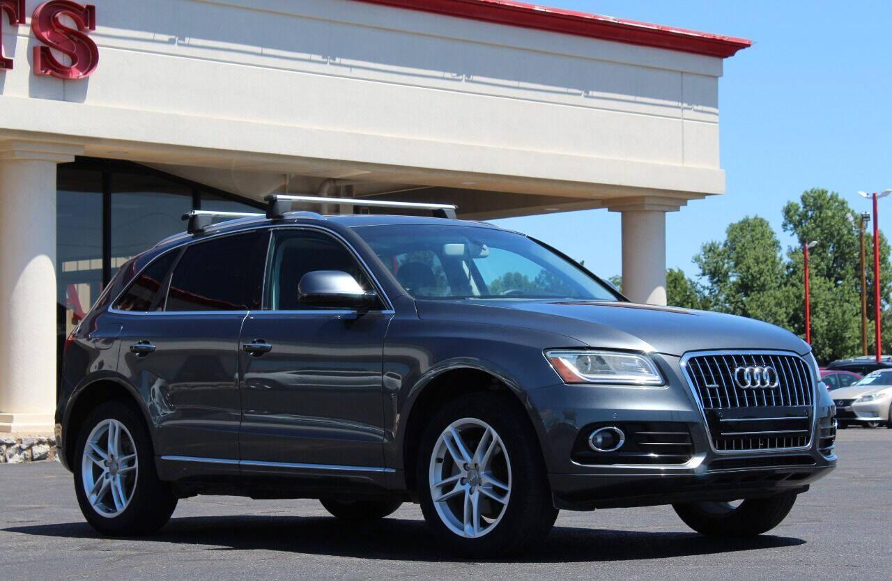 2015 Silver Audi Q5 2.0T Premium Plus quattro (WA1LFAFP3FA) with an 2.0L L4 DOHC 16V engine, 8-Speed Automatic transmission, located at 4301 NW 39th , Oklahoma City, OK, 73112, (405) 949-5600, 35.512135, -97.598671 - THIS VEHICLE HAS 4 BRAND NEW TIRES NO DRIVERS LICENCE - NO-FULL COVERAGE INSURANCE - NO CREDIT CHECK. COME ON OVER TO SUPERSPORTS AND TAKE A LOOK AND TEST DRIVE. PLEASE GIVE US A CALL AT (405) 949-5600. NO LICENCIA DE MANEJAR - NO SEGURO DE COBERTURA TOTAL - NO VERIFICACION DE CREDITO - Photo#6