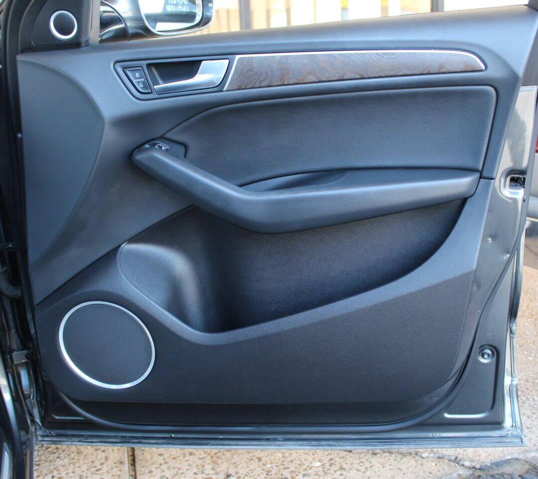 2015 Silver Audi Q5 2.0T Premium Plus quattro (WA1LFAFP3FA) with an 2.0L L4 DOHC 16V engine, 8-Speed Automatic transmission, located at 4301 NW 39th , Oklahoma City, OK, 73112, (405) 949-5600, 35.512135, -97.598671 - THIS VEHICLE HAS 4 BRAND NEW TIRES NO DRIVERS LICENCE - NO-FULL COVERAGE INSURANCE - NO CREDIT CHECK. COME ON OVER TO SUPERSPORTS AND TAKE A LOOK AND TEST DRIVE. PLEASE GIVE US A CALL AT (405) 949-5600. NO LICENCIA DE MANEJAR - NO SEGURO DE COBERTURA TOTAL - NO VERIFICACION DE CREDITO - Photo#14