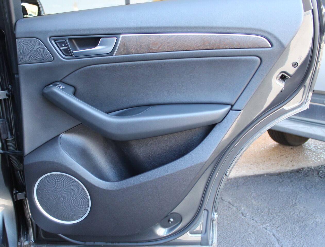 2015 Gray Audi Q5 2.0T Premium Plus quattro (WA1LFAFP3FA) with an 2.0L I4 Turbocharger 2.0L I4 engine, Automatic 8-Speed transmission, located at 4301 NW 39th , Oklahoma City, OK, 73112, (405) 949-5600, 35.512135, -97.598671 - Hablamos espanol. SPEND SMART --- BUY FROM SUPER SPORTS. ALL PRICES, DOWN PAYMENTS, PAYMENTS, AND FINANCE TERMS ARE NEGOTIABLE AT THE TIME OF APPROVAL. WE WILL WORK WITH YOU TO FIT YOUR BUDGET. WE WILL EVEN LOWER AND ADJUST THE NUMBERS TO HELP MAKE THE VE HICLE MORE AFFORDABLE FOR YOU.- Photo#10