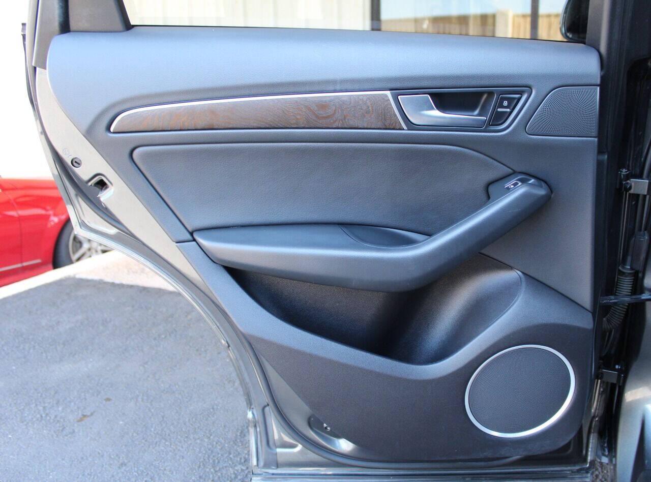2015 Gray Audi Q5 2.0T Premium Plus quattro (WA1LFAFP3FA) with an 2.0L I4 Turbocharger 2.0L I4 engine, Automatic 8-Speed transmission, located at 4301 NW 39th , Oklahoma City, OK, 73112, (405) 949-5600, 35.512135, -97.598671 - Hablamos espanol. SPEND SMART --- BUY FROM SUPER SPORTS. ALL PRICES, DOWN PAYMENTS, PAYMENTS, AND FINANCE TERMS ARE NEGOTIABLE AT THE TIME OF APPROVAL. WE WILL WORK WITH YOU TO FIT YOUR BUDGET. WE WILL EVEN LOWER AND ADJUST THE NUMBERS TO HELP MAKE THE VE HICLE MORE AFFORDABLE FOR YOU.- Photo#13