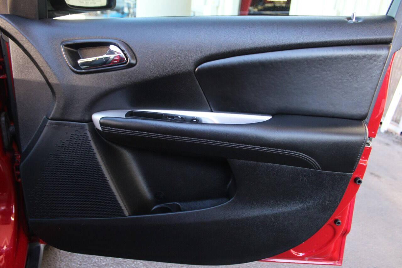 2020 Red Dodge Journey SE Value (3C4PDCAB5LT) with an 2.4L L4 DOHC 16V engine, 6A transmission, located at 4301 NW 39th , Oklahoma City, OK, 73112, (405) 949-5600, 35.512135, -97.598671 - NO DRIVERS LICENCE NO-FULL COVERAGE INSURANCE-NO CREDIT CHECK. COME ON OVER TO SUPERSPORTS AND TAKE A LOOK AND TEST DRIVE. PLEASE GIVE US A CALL AT (405) 949-5600. NO LICENSIA DE MANEJAR- NO SEGURO DE COBERTURA TOTAL- NO VERIFICACCION DE CREDITO. POR FAVOR VENGAN A SUPERSPORTS, ECHE UN - Photo#29