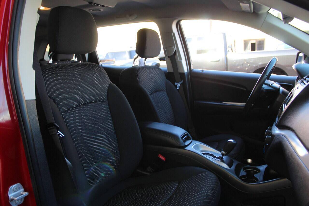 2020 Red Dodge Journey SE Value (3C4PDCAB5LT) with an 2.4L L4 DOHC 16V engine, 6A transmission, located at 4301 NW 39th , Oklahoma City, OK, 73112, (405) 949-5600, 35.512135, -97.598671 - NO DRIVERS LICENCE NO-FULL COVERAGE INSURANCE-NO CREDIT CHECK. COME ON OVER TO SUPERSPORTS AND TAKE A LOOK AND TEST DRIVE. PLEASE GIVE US A CALL AT (405) 949-5600. NO LICENSIA DE MANEJAR- NO SEGURO DE COBERTURA TOTAL- NO VERIFICACCION DE CREDITO. POR FAVOR VENGAN A SUPERSPORTS, ECHE UN - Photo#30