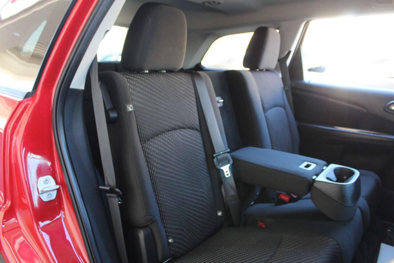 2020 Red Dodge Journey SE Value (3C4PDCAB5LT) with an 2.4L L4 DOHC 16V engine, 6A transmission, located at 4301 NW 39th , Oklahoma City, OK, 73112, (405) 949-5600, 35.512135, -97.598671 - NO DRIVERS LICENCE NO-FULL COVERAGE INSURANCE-NO CREDIT CHECK. COME ON OVER TO SUPERSPORTS AND TAKE A LOOK AND TEST DRIVE. PLEASE GIVE US A CALL AT (405) 949-5600. NO LICENSIA DE MANEJAR- NO SEGURO DE COBERTURA TOTAL- NO VERIFICACCION DE CREDITO. POR FAVOR VENGAN A SUPERSPORTS, ECHE UN - Photo#32