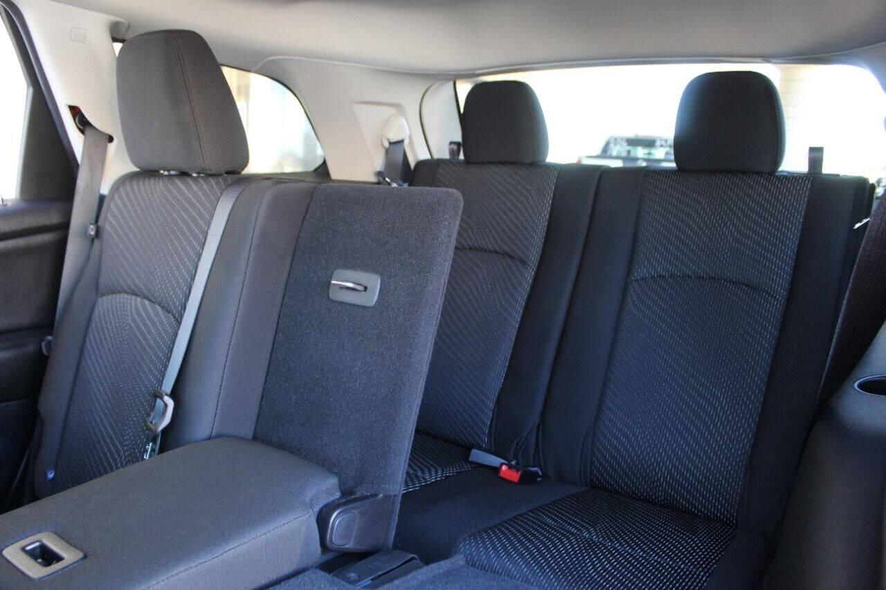 2020 Red Dodge Journey SE Value (3C4PDCAB5LT) with an 2.4L L4 DOHC 16V engine, 6A transmission, located at 4301 NW 39th , Oklahoma City, OK, 73112, (405) 949-5600, 35.512135, -97.598671 - NO DRIVERS LICENCE NO-FULL COVERAGE INSURANCE-NO CREDIT CHECK. COME ON OVER TO SUPERSPORTS AND TAKE A LOOK AND TEST DRIVE. PLEASE GIVE US A CALL AT (405) 949-5600. NO LICENSIA DE MANEJAR- NO SEGURO DE COBERTURA TOTAL- NO VERIFICACCION DE CREDITO. POR FAVOR VENGAN A SUPERSPORTS, ECHE UN - Photo#36