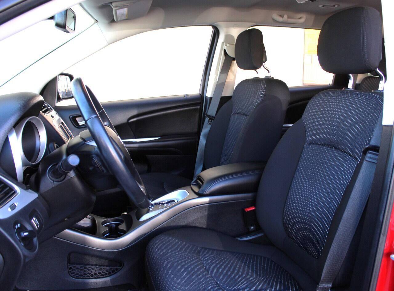 2020 Red Dodge Journey SE Value (3C4PDCAB5LT) with an 2.4L L4 DOHC 16V engine, 6A transmission, located at 4301 NW 39th , Oklahoma City, OK, 73112, (405) 949-5600, 35.512135, -97.598671 - NO DRIVERS LICENCE NO-FULL COVERAGE INSURANCE-NO CREDIT CHECK. COME ON OVER TO SUPERSPORTS AND TAKE A LOOK AND TEST DRIVE. PLEASE GIVE US A CALL AT (405) 949-5600. NO LICENSIA DE MANEJAR- NO SEGURO DE COBERTURA TOTAL- NO VERIFICACCION DE CREDITO. POR FAVOR VENGAN A SUPERSPORTS, ECHE UN - Photo#38