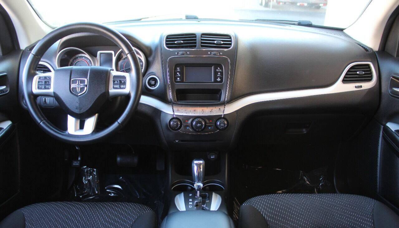 2020 Red Dodge Journey SE Value (3C4PDCAB5LT) with an 2.4L L4 DOHC 16V engine, 6A transmission, located at 4301 NW 39th , Oklahoma City, OK, 73112, (405) 949-5600, 35.512135, -97.598671 - NO DRIVERS LICENCE NO-FULL COVERAGE INSURANCE-NO CREDIT CHECK. COME ON OVER TO SUPERSPORTS AND TAKE A LOOK AND TEST DRIVE. PLEASE GIVE US A CALL AT (405) 949-5600. NO LICENSIA DE MANEJAR- NO SEGURO DE COBERTURA TOTAL- NO VERIFICACCION DE CREDITO. POR FAVOR VENGAN A SUPERSPORTS, ECHE UN - Photo#39