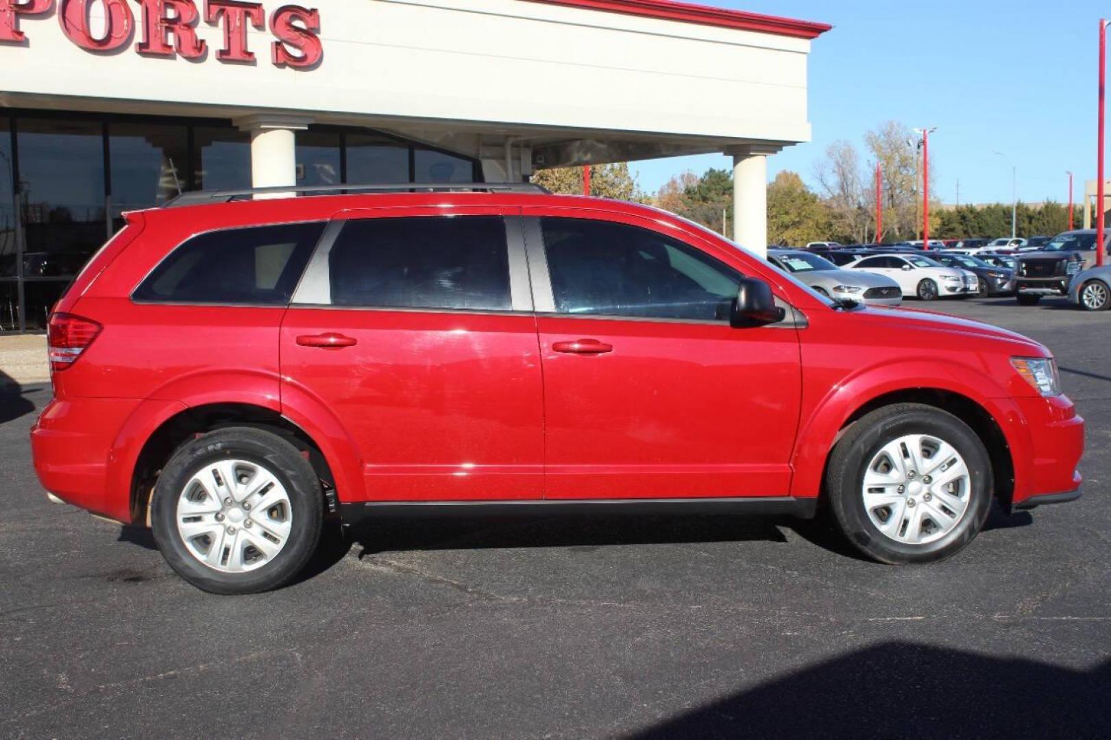 2020 Red Dodge Journey SE Value (3C4PDCAB5LT) with an 2.4L L4 DOHC 16V engine, 6A transmission, located at 4301 NW 39th , Oklahoma City, OK, 73112, (405) 949-5600, 35.512135, -97.598671 - NO DRIVERS LICENCE NO-FULL COVERAGE INSURANCE-NO CREDIT CHECK. COME ON OVER TO SUPERSPORTS AND TAKE A LOOK AND TEST DRIVE. PLEASE GIVE US A CALL AT (405) 949-5600. NO LICENSIA DE MANEJAR- NO SEGURO DE COBERTURA TOTAL- NO VERIFICACCION DE CREDITO. POR FAVOR VENGAN A SUPERSPORTS, EC - Photo#2