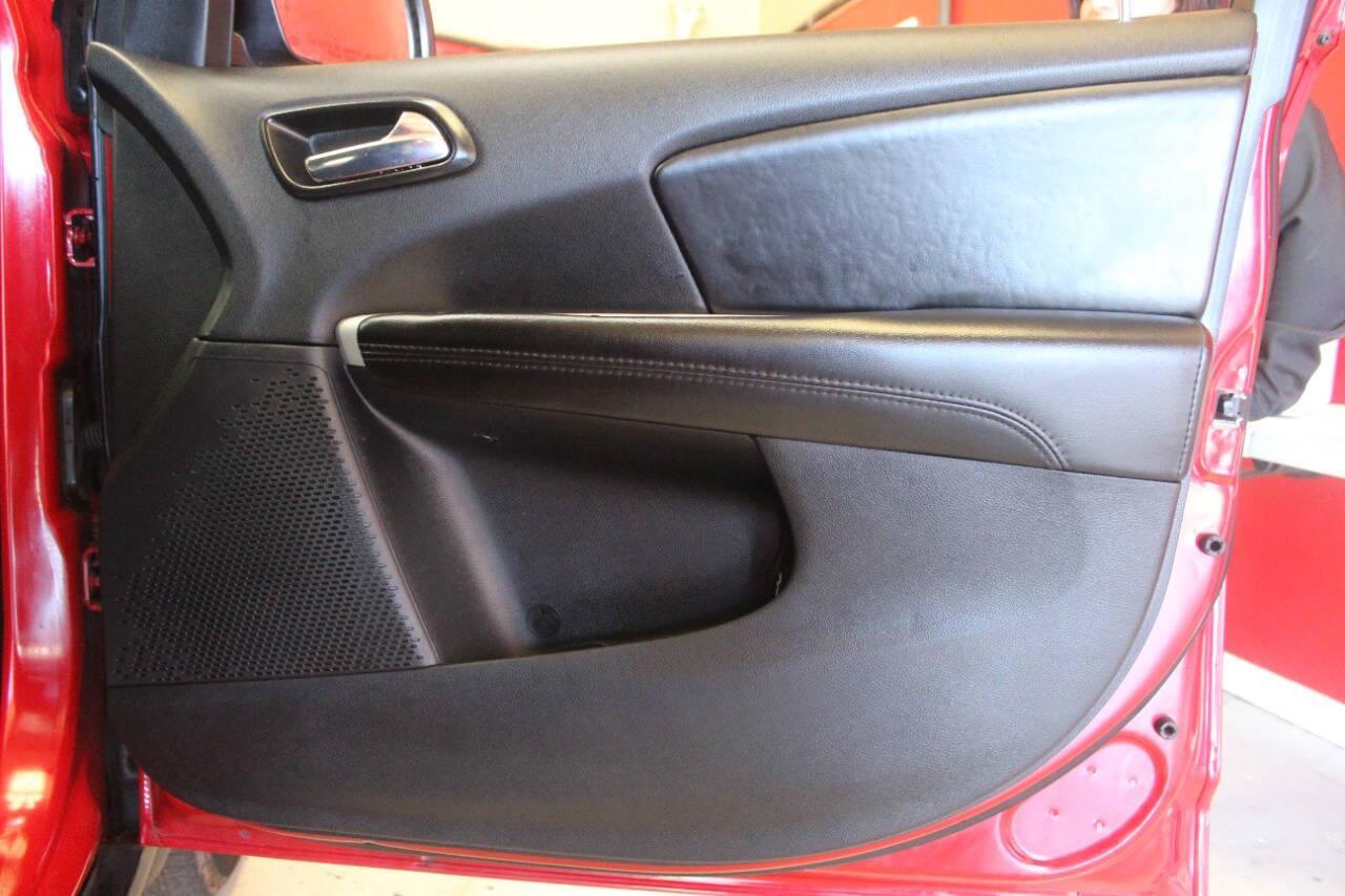 2020 Red Dodge Journey SE Value (3C4PDCAB5LT) with an 2.4L L4 DOHC 16V engine, 6A transmission, located at 4301 NW 39th , Oklahoma City, OK, 73112, (405) 949-5600, 35.512135, -97.598671 - NO DRIVERS LICENCE NO-FULL COVERAGE INSURANCE-NO CREDIT CHECK. COME ON OVER TO SUPERSPORTS AND TAKE A LOOK AND TEST DRIVE. PLEASE GIVE US A CALL AT (405) 949-5600. NO LICENSIA DE MANEJAR- NO SEGURO DE COBERTURA TOTAL- NO VERIFICACCION DE CREDITO. POR FAVOR VENGAN A SUPERSPORTS, ECHE UN - Photo#9