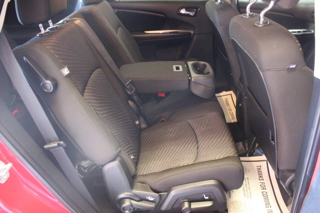 2020 Red Dodge Journey SE Value (3C4PDCAB5LT) with an 2.4L L4 DOHC 16V engine, 6A transmission, located at 4301 NW 39th , Oklahoma City, OK, 73112, (405) 949-5600, 35.512135, -97.598671 - NO DRIVERS LICENCE NO-FULL COVERAGE INSURANCE-NO CREDIT CHECK. COME ON OVER TO SUPERSPORTS AND TAKE A LOOK AND TEST DRIVE. PLEASE GIVE US A CALL AT (405) 949-5600. NO LICENSIA DE MANEJAR- NO SEGURO DE COBERTURA TOTAL- NO VERIFICACCION DE CREDITO. POR FAVOR VENGAN A SUPERSPORTS, ECHE UN - Photo#10