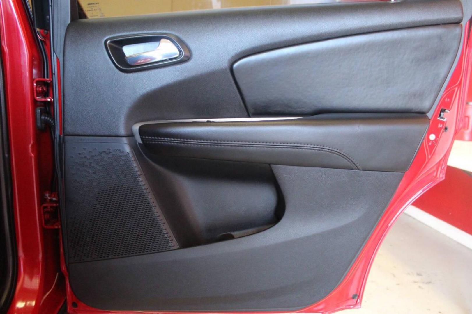 2020 Red Dodge Journey SE Value (3C4PDCAB5LT) with an 2.4L L4 DOHC 16V engine, 6A transmission, located at 4301 NW 39th , Oklahoma City, OK, 73112, (405) 949-5600, 35.512135, -97.598671 - NO DRIVERS LICENCE NO-FULL COVERAGE INSURANCE-NO CREDIT CHECK. COME ON OVER TO SUPERSPORTS AND TAKE A LOOK AND TEST DRIVE. PLEASE GIVE US A CALL AT (405) 949-5600. NO LICENSIA DE MANEJAR- NO SEGURO DE COBERTURA TOTAL- NO VERIFICACCION DE CREDITO. POR FAVOR VENGAN A SUPERSPORTS, EC - Photo#11