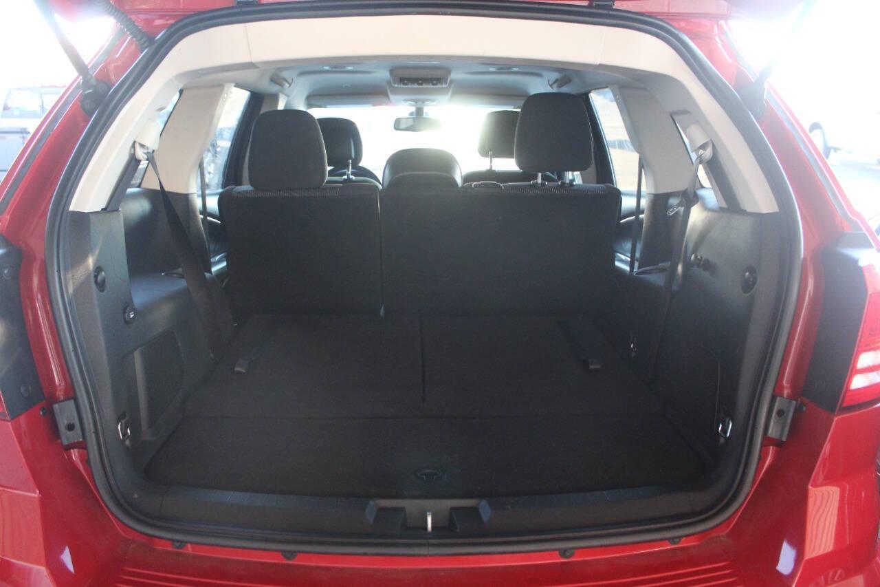 2020 Red Dodge Journey SE Value (3C4PDCAB5LT) with an 2.4L L4 DOHC 16V engine, 6A transmission, located at 4301 NW 39th , Oklahoma City, OK, 73112, (405) 949-5600, 35.512135, -97.598671 - NO DRIVERS LICENCE NO-FULL COVERAGE INSURANCE-NO CREDIT CHECK. COME ON OVER TO SUPERSPORTS AND TAKE A LOOK AND TEST DRIVE. PLEASE GIVE US A CALL AT (405) 949-5600. NO LICENSIA DE MANEJAR- NO SEGURO DE COBERTURA TOTAL- NO VERIFICACCION DE CREDITO. POR FAVOR VENGAN A SUPERSPORTS, ECHE UN - Photo#13