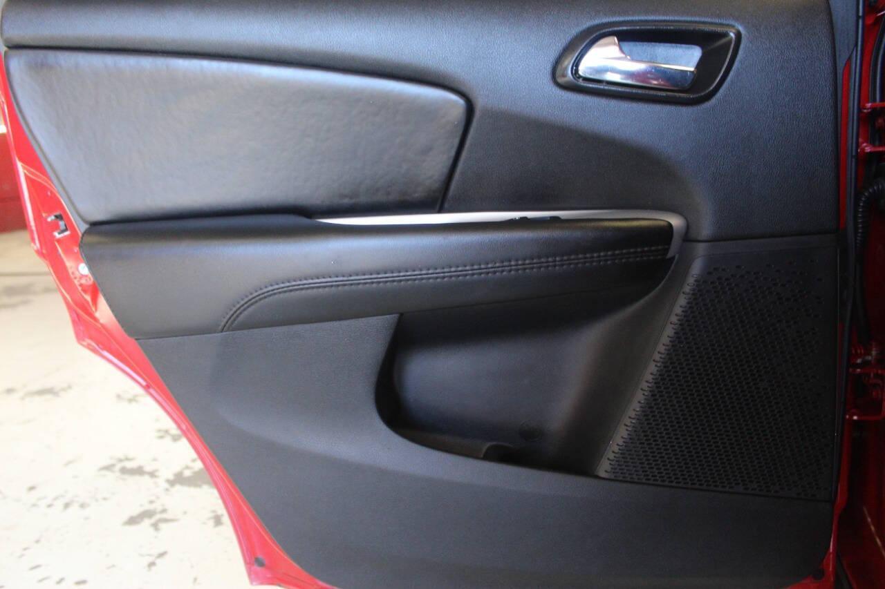 2020 Red Dodge Journey SE Value (3C4PDCAB5LT) with an 2.4L L4 DOHC 16V engine, 6A transmission, located at 4301 NW 39th , Oklahoma City, OK, 73112, (405) 949-5600, 35.512135, -97.598671 - NO DRIVERS LICENCE NO-FULL COVERAGE INSURANCE-NO CREDIT CHECK. COME ON OVER TO SUPERSPORTS AND TAKE A LOOK AND TEST DRIVE. PLEASE GIVE US A CALL AT (405) 949-5600. NO LICENSIA DE MANEJAR- NO SEGURO DE COBERTURA TOTAL- NO VERIFICACCION DE CREDITO. POR FAVOR VENGAN A SUPERSPORTS, ECHE UN - Photo#16