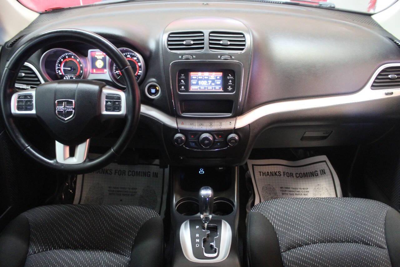 2020 Red Dodge Journey SE Value (3C4PDCAB5LT) with an 2.4L L4 DOHC 16V engine, 6A transmission, located at 4301 NW 39th , Oklahoma City, OK, 73112, (405) 949-5600, 35.512135, -97.598671 - NO DRIVERS LICENCE NO-FULL COVERAGE INSURANCE-NO CREDIT CHECK. COME ON OVER TO SUPERSPORTS AND TAKE A LOOK AND TEST DRIVE. PLEASE GIVE US A CALL AT (405) 949-5600. NO LICENSIA DE MANEJAR- NO SEGURO DE COBERTURA TOTAL- NO VERIFICACCION DE CREDITO. POR FAVOR VENGAN A SUPERSPORTS, ECHE UN - Photo#19