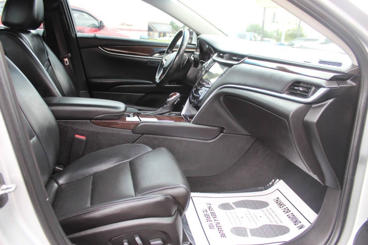 2017 Silver Cadillac XTS Luxury FWD (2G61M5S37H9) with an 3.6L V6 3.6L V6 engine, Automatic 6-Speed transmission, located at 4301 NW 39th , Oklahoma City, OK, 73112, (405) 949-5600, 35.512135, -97.598671 - NO DRIVERS LICENCE -NO FULL COVERAGE INSURANCE - NO CREDIT CHECK. COME ON OVER TO SUPERSPORTS, TAKE A LOOK AND TEST DRIVE. PLEASE GIVE US A CALL AT (405) 949-5600. NO LICENCIA DE CONDUCIR - NO SEGURO DE COBERTURA TOTAL - NO VERIFICACION DE CREDITO. VISITENOS EN SUPERSPORTS, MIRE NUESTRO - Photo#8