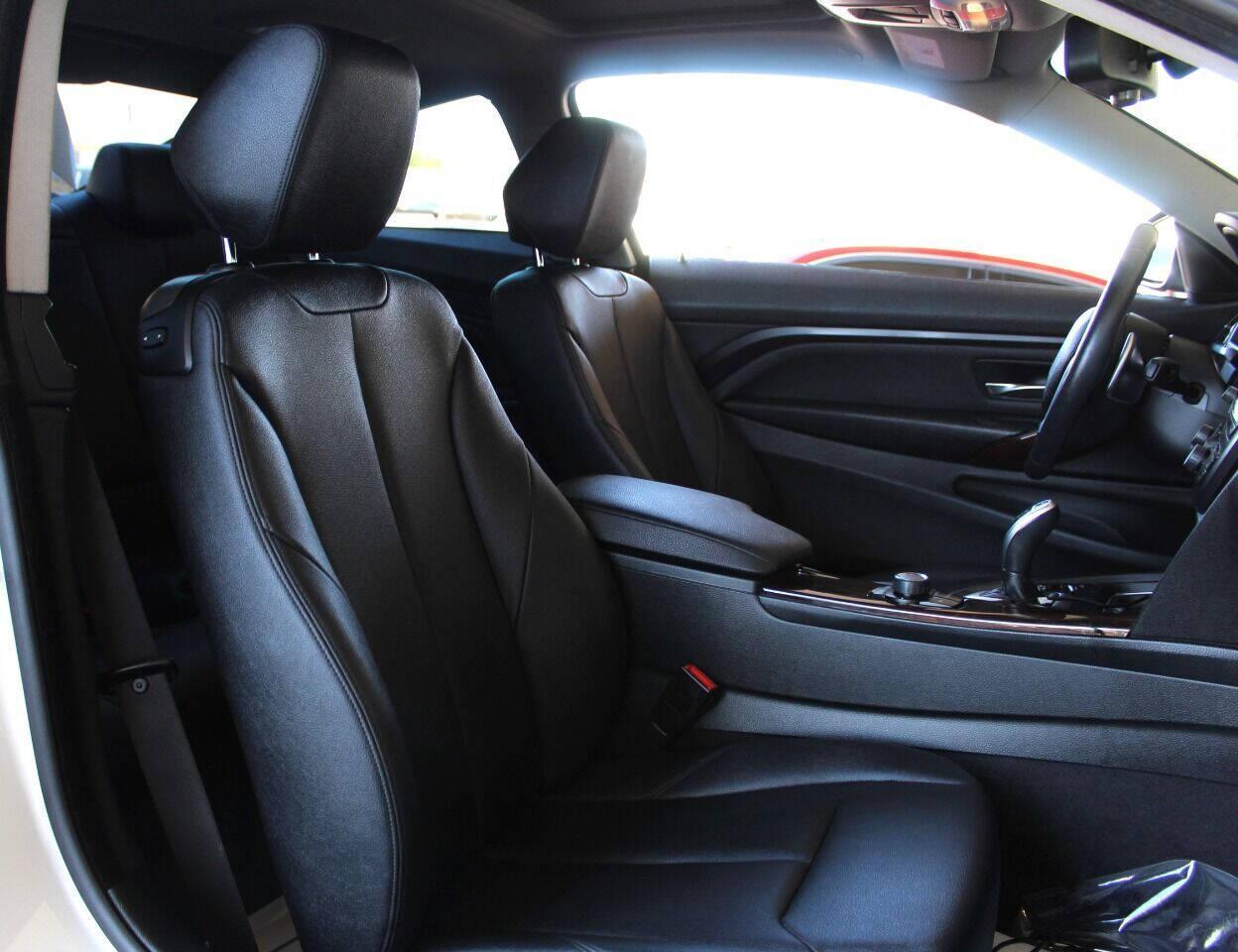 2014 White BMW 4 Series 428i coupe (WBA3N3C55EK) with an 2.0L I4 Turbocharger 2.0L I4 engine, Automatic 8-Speed transmission, located at 4301 NW 39th , Oklahoma City, OK, 73112, (405) 949-5600, 35.512135, -97.598671 - NO DRIVERS LICENCE NO-FULL COVERAGE INSURANCE-NO CREDIT CHECK. COME ON OVER TO SUPERSPORTS AND TAKE A LOOK AND TEST DRIVE PLEASE GIVE US A CALL AT (405) 949-5600. NO LICENSIA DE MANEJAR- NO SEGURO DE COBERTURA TOTAL- NO VERIFICACCION DE CREDITO. POR FAVOR VENGAN A SUPERSPORTS, ECHE UN VISTAZO Y - Photo#9