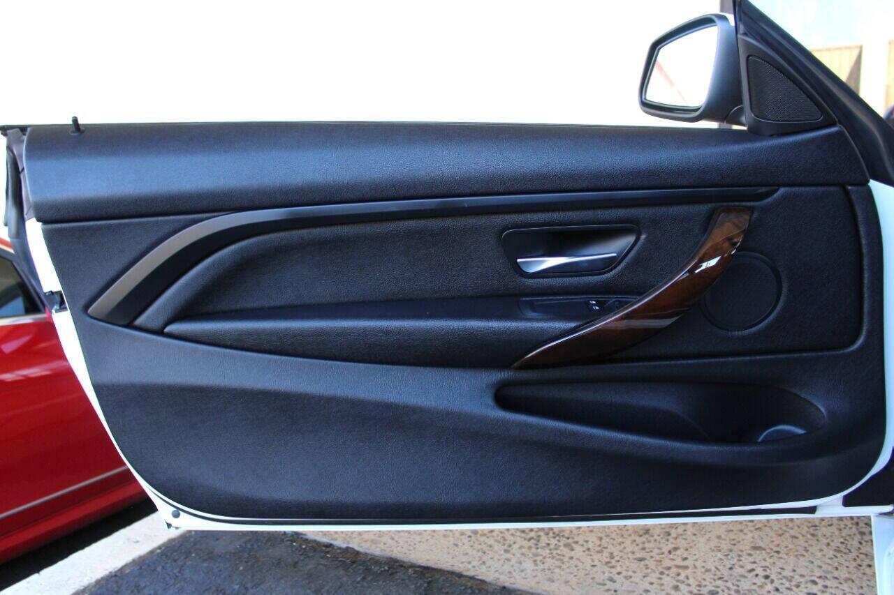 2014 White BMW 4 Series 428i coupe (WBA3N3C55EK) with an 2.0L I4 Turbocharger 2.0L I4 engine, Automatic 8-Speed transmission, located at 4301 NW 39th , Oklahoma City, OK, 73112, (405) 949-5600, 35.512135, -97.598671 - NO DRIVERS LICENCE NO-FULL COVERAGE INSURANCE-NO CREDIT CHECK. COME ON OVER TO SUPERSPORTS AND TAKE A LOOK AND TEST DRIVE PLEASE GIVE US A CALL AT (405) 949-5600. NO LICENSIA DE MANEJAR- NO SEGURO DE COBERTURA TOTAL- NO VERIFICACCION DE CREDITO. POR FAVOR VENGAN A SUPERSPORTS, ECHE UN VISTAZO Y - Photo#12