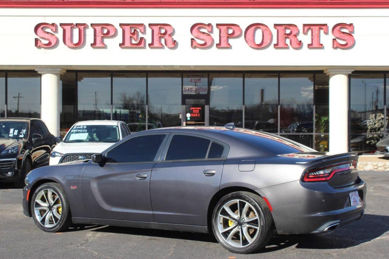 2015 Gray Dodge Charger R/T (2C3CDXCTXFH) with an 5.7L V8 OHV 16V engine, 8-Speed Automatic transmission, located at 4301 NW 39th , Oklahoma City, OK, 73112, (405) 949-5600, 35.512135, -97.598671 - NO DRIVERS LICENCE NO-FULL COVERAGE INSURANCE-NO CREDIT CHECK. COME ON OVER TO SUPERSPORTS AND TAKE A LOOK AND TEST DRIVE. PLEASE GIVE US A CALL AT (405) 949-5600. NO LICENSIA DE MANEJAR- NO SEGURO DE COBERTURA TOTAL- NO VERIFICACCION DE CREDITO. POR FAVOR VENGAN A SUPERSPORTS, ECHE UN - Photo#4
