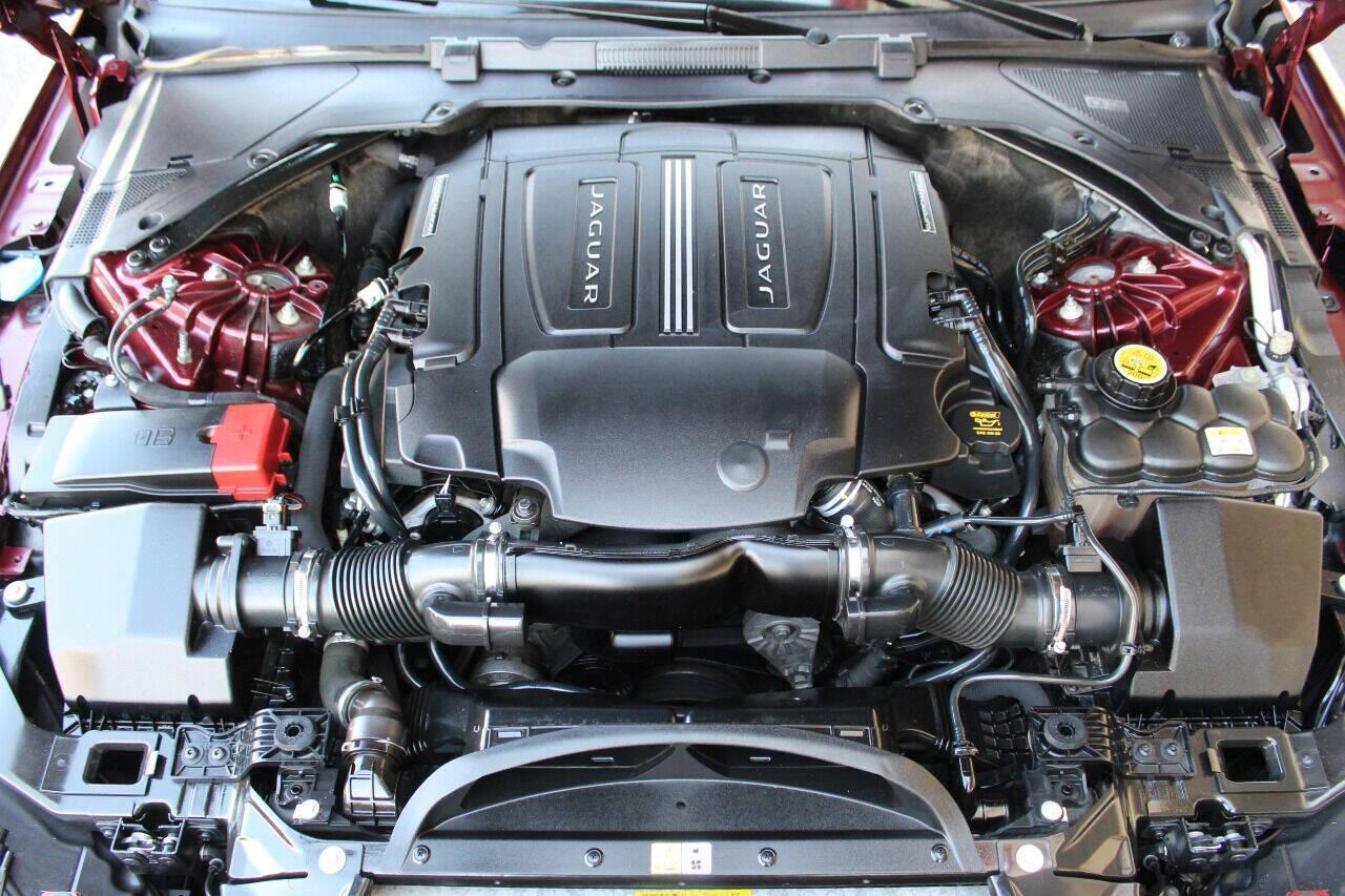 2016 Burgundy Jaguar XF XF Prestige (SAJBE4BV1GC) with an 3.0L V6 Supercharger 3.0L V6 engine, Automatic 8-Speed transmission, located at 4301 NW 39th , Oklahoma City, OK, 73112, (405) 949-5600, 35.512135, -97.598671 - NO DRIVERS LICENCE NO-FULL COVERAGE INSURANCE-NO CREDIT CHECK. COME ON OVER TO SUPERSPORTS AND TAKE A LOOK AND TEST DRIVE PLEASE GIVE US A CALL AT (405) 949-5600. NO LICENSIA DE MANEJAR- NO SEGURO DE COBERTURA TOTAL- NO VERIFICACCION DE CREDITO. POR FAVOR VENGAN A SUPERSPORTS, ECHE UN V - Photo#6