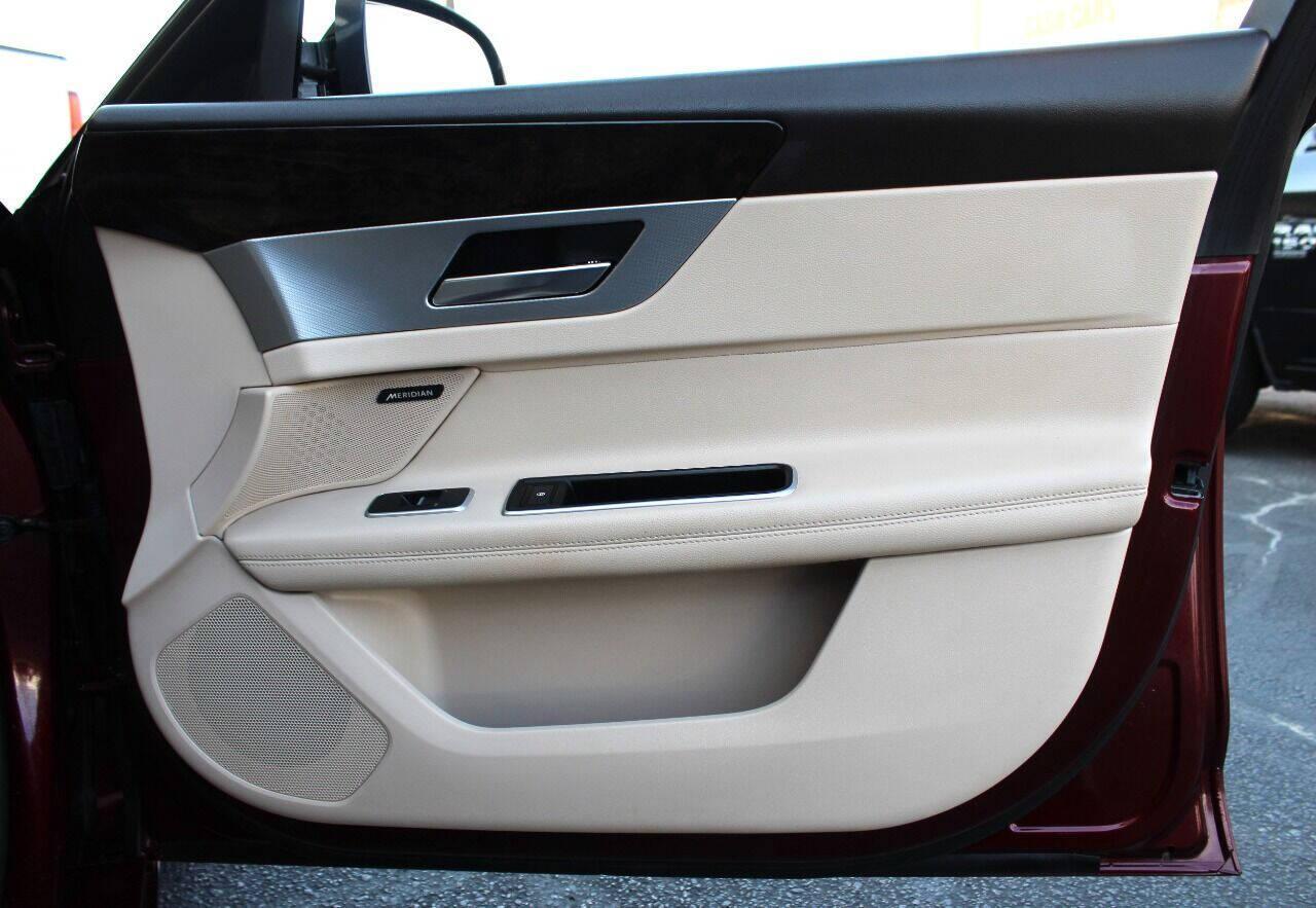 2016 Burgundy Jaguar XF XF Prestige (SAJBE4BV1GC) with an 3.0L V6 Supercharger 3.0L V6 engine, Automatic 8-Speed transmission, located at 4301 NW 39th , Oklahoma City, OK, 73112, (405) 949-5600, 35.512135, -97.598671 - NO DRIVERS LICENCE NO-FULL COVERAGE INSURANCE-NO CREDIT CHECK. COME ON OVER TO SUPERSPORTS AND TAKE A LOOK AND TEST DRIVE PLEASE GIVE US A CALL AT (405) 949-5600. NO LICENSIA DE MANEJAR- NO SEGURO DE COBERTURA TOTAL- NO VERIFICACCION DE CREDITO. POR FAVOR VENGAN A SUPERSPORTS, ECHE UN V - Photo#7