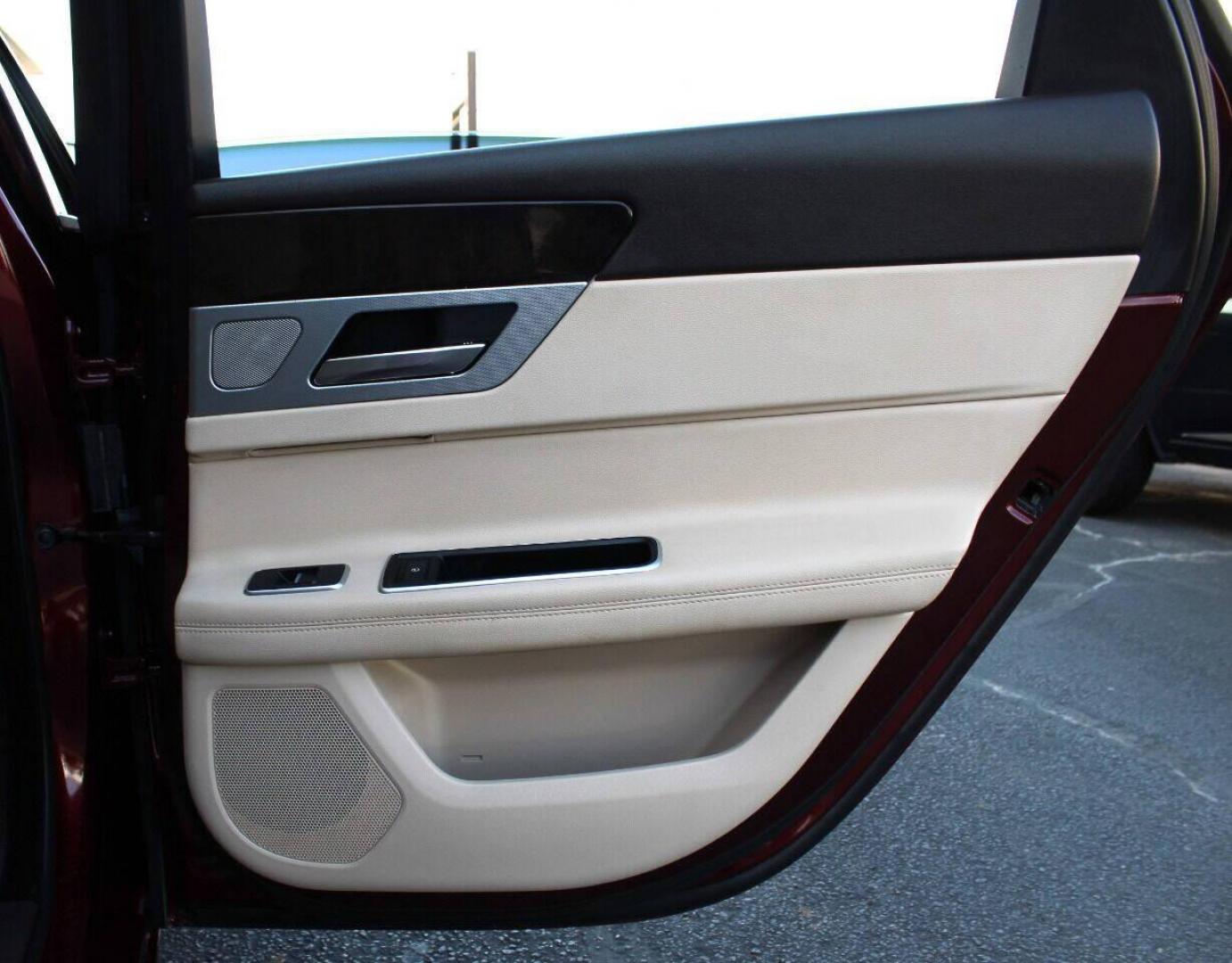 2016 Burgundy Jaguar XF XF Prestige (SAJBE4BV1GC) with an 3.0L V6 Supercharger 3.0L V6 engine, Automatic 8-Speed transmission, located at 4301 NW 39th , Oklahoma City, OK, 73112, (405) 949-5600, 35.512135, -97.598671 - NO DRIVERS LICENCE NO-FULL COVERAGE INSURANCE-NO CREDIT CHECK. COME ON OVER TO SUPERSPORTS AND TAKE A LOOK AND TEST DRIVE PLEASE GIVE US A CALL AT (405) 949-5600. NO LICENSIA DE MANEJAR- NO SEGURO DE COBERTURA TOTAL- NO VERIFICACCION DE CREDITO. POR FAVOR VENGAN A SUPERSPORTS, ECHE UN V - Photo#10