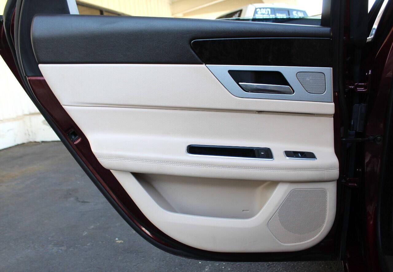 2016 Burgundy Jaguar XF XF Prestige (SAJBE4BV1GC) with an 3.0L V6 Supercharger 3.0L V6 engine, Automatic 8-Speed transmission, located at 4301 NW 39th , Oklahoma City, OK, 73112, (405) 949-5600, 35.512135, -97.598671 - NO DRIVERS LICENCE NO-FULL COVERAGE INSURANCE-NO CREDIT CHECK. COME ON OVER TO SUPERSPORTS AND TAKE A LOOK AND TEST DRIVE PLEASE GIVE US A CALL AT (405) 949-5600. NO LICENSIA DE MANEJAR- NO SEGURO DE COBERTURA TOTAL- NO VERIFICACCION DE CREDITO. POR FAVOR VENGAN A SUPERSPORTS, ECHE UN V - Photo#12