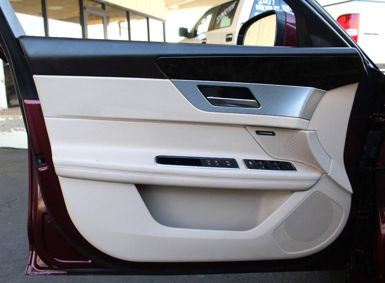 2016 Burgundy Jaguar XF XF Prestige (SAJBE4BV1GC) with an 3.0L V6 Supercharger 3.0L V6 engine, Automatic 8-Speed transmission, located at 4301 NW 39th , Oklahoma City, OK, 73112, (405) 949-5600, 35.512135, -97.598671 - NO DRIVERS LICENCE NO-FULL COVERAGE INSURANCE-NO CREDIT CHECK. COME ON OVER TO SUPERSPORTS AND TAKE A LOOK AND TEST DRIVE PLEASE GIVE US A CALL AT (405) 949-5600. NO LICENSIA DE MANEJAR- NO SEGURO DE COBERTURA TOTAL- NO VERIFICACCION DE CREDITO. POR FAVOR VENGAN A SUPERSPORTS, ECHE UN V - Photo#14