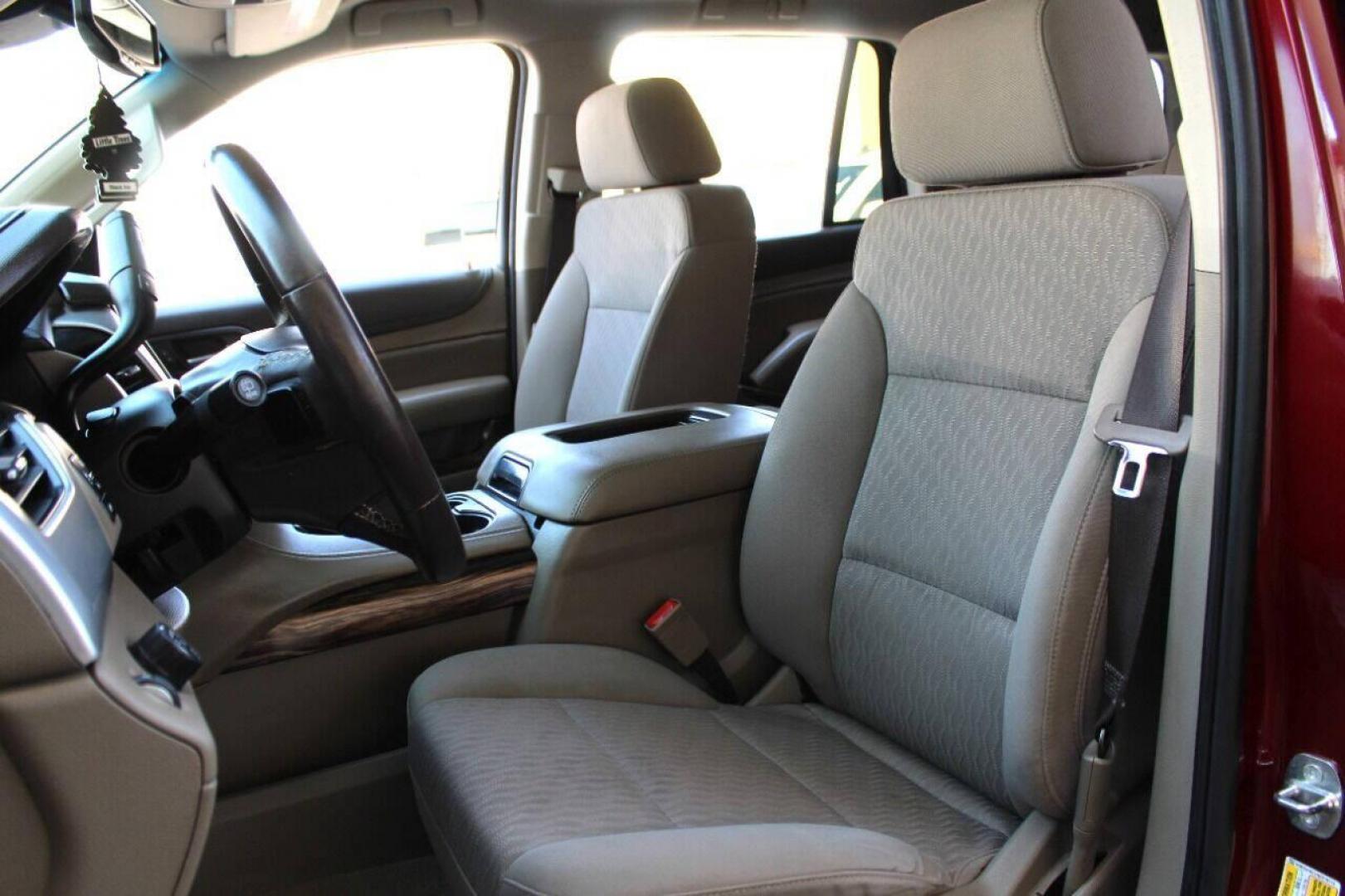 2017 Maroon GMC Yukon SLE 2WD (1GKS1AKC1HR) with an 5.3L V8 OHV 16V engine, 6A transmission, located at 4301 NW 39th , Oklahoma City, OK, 73112, (405) 949-5600, 35.512135, -97.598671 - NO DRIVERS LICENCE NO-FULL COVERAGE INSURANCE-NO CREDIT CHECK. COME ON OVER TO SUPERSPORTS AND TAKE A LOOK AND TEST DRIVE. PLEASE GIVE US A CALL AT (405) 949-5600. NO LICENSIA DE MANEJAR- NO SEGURO DE COBERTURA TOTAL- NO VERIFICACCION DE CREDITO. POR FAVOR VENGAN A SUPERSPORTS, ECHE UN - Photo#19
