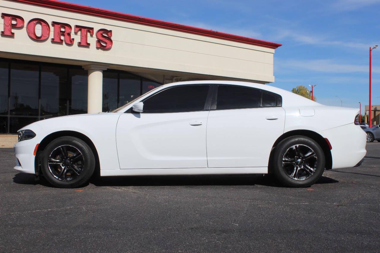 2019 White Dodge Charger SXT (2C3CDXBG8KH) with an 3.6L V6 DOHC 24V engine, 8A transmission, located at 4301 NW 39th , Oklahoma City, OK, 73112, (405) 949-5600, 35.512135, -97.598671 - NO DRIVERS LICENCE -NO FULL COVERAGE INSURANCE - NO CREDIT CHECK. COME ON OVER TO SUPERSPORTS, TAKE A LOOK AND TEST DRIVE. PLEASE GIVE US A CALL AT (405) 949-5600. NO LICENCIA DE CONDUCIR - NO SEGURO DE COBERTURA TOTAL - NO VERIFICACION DE CREDITO. VISITENOS EN SUPERSPORTS, MIRE NUESTRO - Photo#5