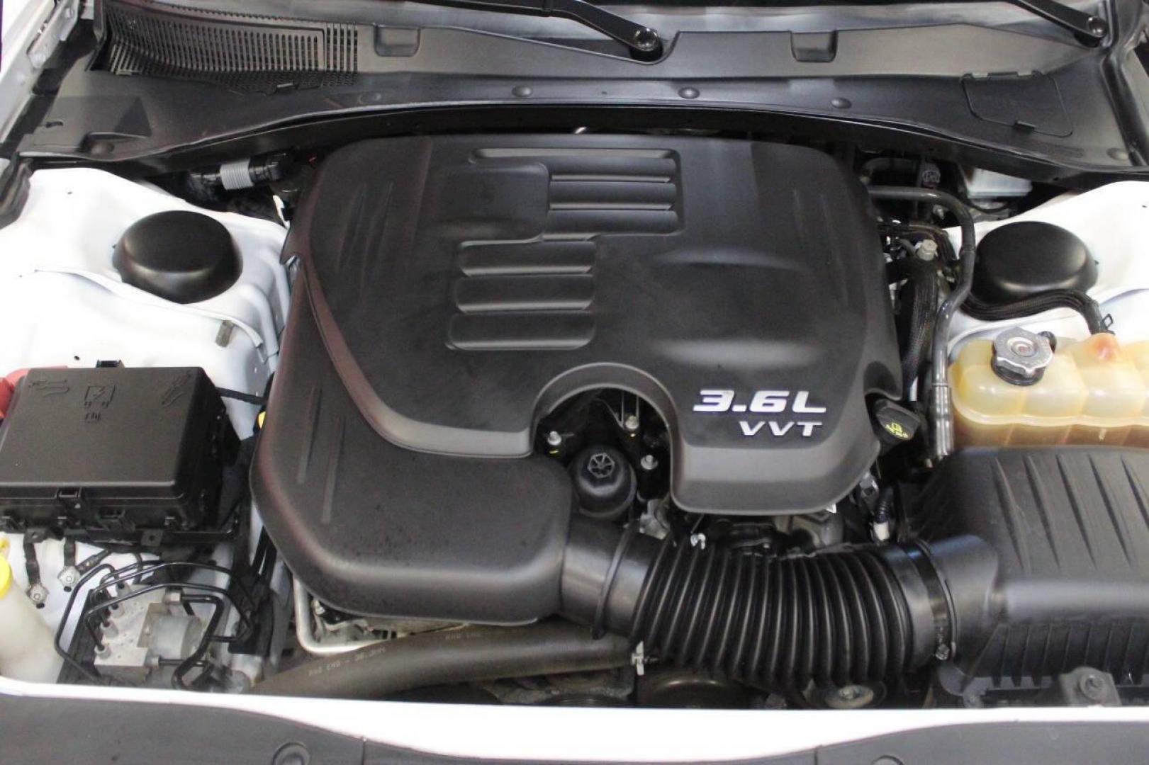 2019 White Dodge Charger SXT (2C3CDXBG8KH) with an 3.6L V6 DOHC 24V engine, 8A transmission, located at 4301 NW 39th , Oklahoma City, OK, 73112, (405) 949-5600, 35.512135, -97.598671 - NO DRIVERS LICENCE NO-FULL COVERAGE INSURANCE-NO CREDIT CHECK. COME ON OVER TO SUPERSPORTS AND TAKE A LOOK AND TEST DRIVE. PLEASE GIVE US A CALL AT (405) 949-5600. NO LICENSIA DE MANEJAR- NO SEGURO DE COBERTURA TOTAL- NO VERIFICACCION DE CREDITO. POR FAVOR VENGAN A SUPERSPORTS, ECHE UN - Photo#8