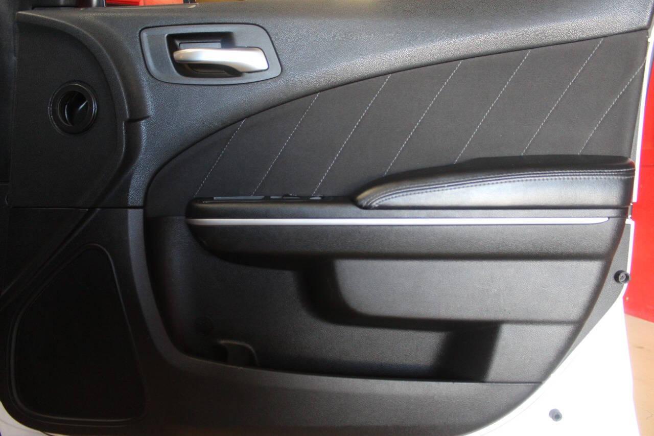 2019 White Dodge Charger SXT (2C3CDXBG8KH) with an 3.6L V6 DOHC 24V engine, 8A transmission, located at 4301 NW 39th , Oklahoma City, OK, 73112, (405) 949-5600, 35.512135, -97.598671 - NO DRIVERS LICENCE -NO FULL COVERAGE INSURANCE - NO CREDIT CHECK. COME ON OVER TO SUPERSPORTS, TAKE A LOOK AND TEST DRIVE. PLEASE GIVE US A CALL AT (405) 949-5600. NO LICENCIA DE CONDUCIR - NO SEGURO DE COBERTURA TOTAL - NO VERIFICACION DE CREDITO. VISITENOS EN SUPERSPORTS, MIRE NUESTRO - Photo#9