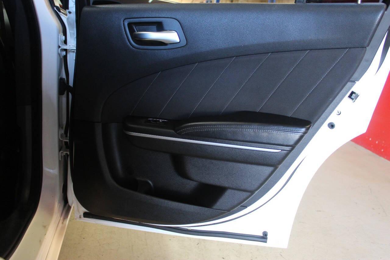 2019 White Dodge Charger SXT (2C3CDXBG8KH) with an 3.6L V6 DOHC 24V engine, 8A transmission, located at 4301 NW 39th , Oklahoma City, OK, 73112, (405) 949-5600, 35.512135, -97.598671 - NO DRIVERS LICENCE -NO FULL COVERAGE INSURANCE - NO CREDIT CHECK. COME ON OVER TO SUPERSPORTS, TAKE A LOOK AND TEST DRIVE. PLEASE GIVE US A CALL AT (405) 949-5600. NO LICENCIA DE CONDUCIR - NO SEGURO DE COBERTURA TOTAL - NO VERIFICACION DE CREDITO. VISITENOS EN SUPERSPORTS, MIRE NUESTRO - Photo#10