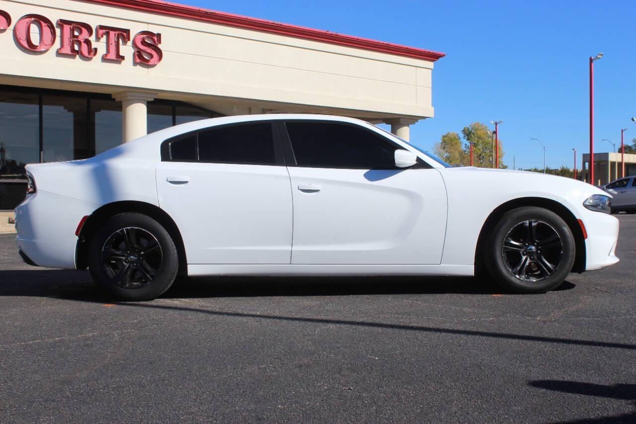 2019 White Dodge Charger SXT (2C3CDXBG8KH) with an 3.6L V6 DOHC 24V engine, 8A transmission, located at 4301 NW 39th , Oklahoma City, OK, 73112, (405) 949-5600, 35.512135, -97.598671 - NO DRIVERS LICENCE -NO FULL COVERAGE INSURANCE - NO CREDIT CHECK. COME ON OVER TO SUPERSPORTS, TAKE A LOOK AND TEST DRIVE. PLEASE GIVE US A CALL AT (405) 949-5600. NO LICENCIA DE CONDUCIR - NO SEGURO DE COBERTURA TOTAL - NO VERIFICACION DE CREDITO. VISITENOS EN SUPERSPORTS, MIRE NUESTRO - Photo#2