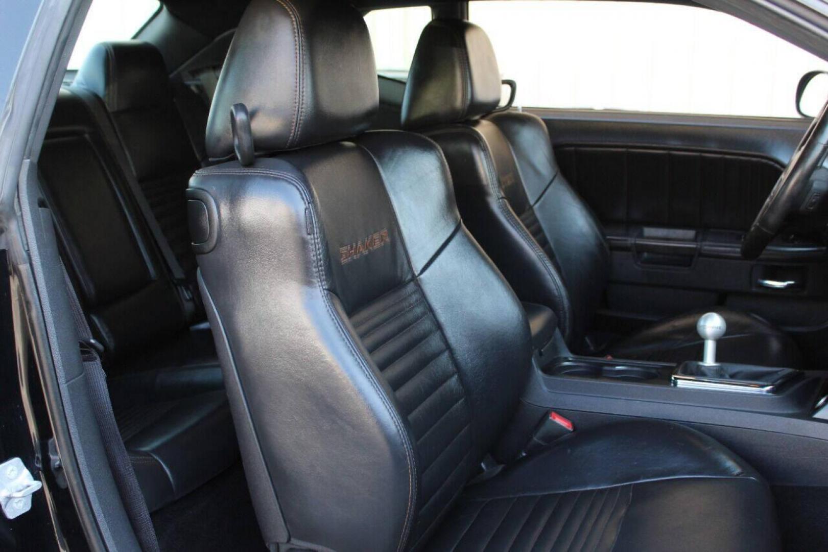 2014 Black Dodge Challenger R/T (2C3CDYBT3EH) with an 5.7L V8 OHV 16V engine, Manual 6-Speed transmission, located at 4301 NW 39th , Oklahoma City, OK, 73112, (405) 949-5600, 35.512135, -97.598671 - NO DRIVERS LICENSE - NO FULL COVERAGE INSURANCE - NO CREDIT CHECK. COME ON OVER TO SUPERSPORTS AND TAKE A LOOK AND TEST DRIVE. PLEASE GIVE US A CALL AT (405) 949-5600. NO LICENCIA DE MANEJAR - NO SEGURO DE COBERTURA TOTAL - NO VERIFICACCION DE CREDITO. POR FAVOR VENGAN A SUPERSPORTS, EC - Photo#5