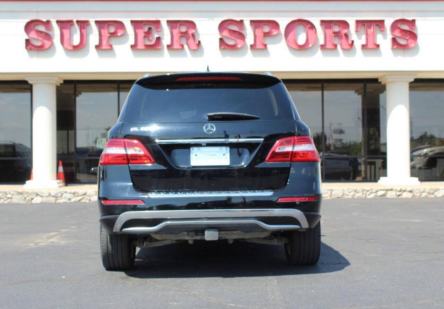 2015 Black Mercedes-Benz M-Class ML350 (4JGDA5JB0FA) with an 3.5L V6 DOHC 24V engine, 7-Speed Automatic transmission, located at 4301 NW 39th , Oklahoma City, OK, 73112, (405) 949-5600, 35.512135, -97.598671 - Photo#4