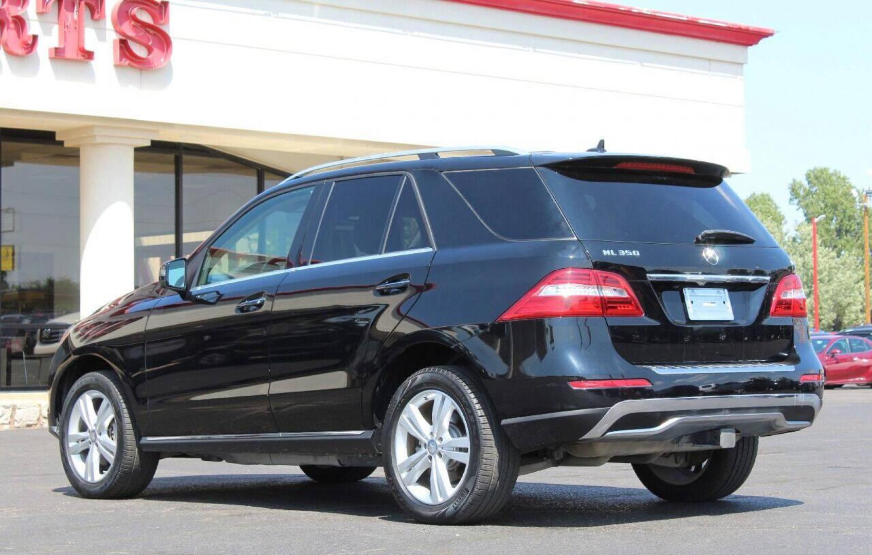 2015 Black Mercedes-Benz M-Class ML350 (4JGDA5JB0FA) with an 3.5L V6 DOHC 24V engine, 7-Speed Automatic transmission, located at 4301 NW 39th , Oklahoma City, OK, 73112, (405) 949-5600, 35.512135, -97.598671 - Photo#5