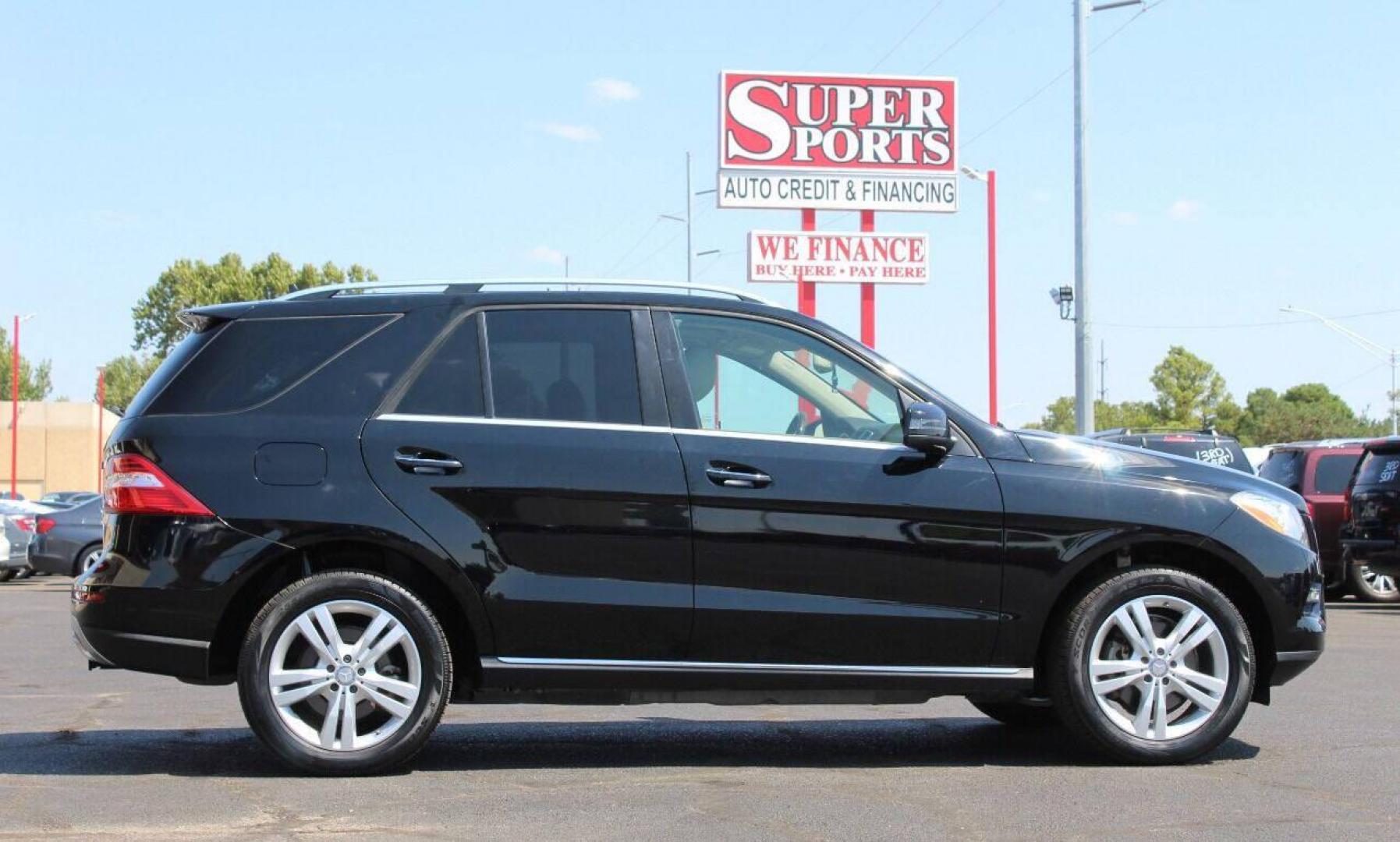 2015 Black Mercedes-Benz M-Class ML350 (4JGDA5JB0FA) with an 3.5L V6 DOHC 24V engine, 7-Speed Automatic transmission, located at 4301 NW 39th , Oklahoma City, OK, 73112, (405) 949-5600, 35.512135, -97.598671 - Photo#3
