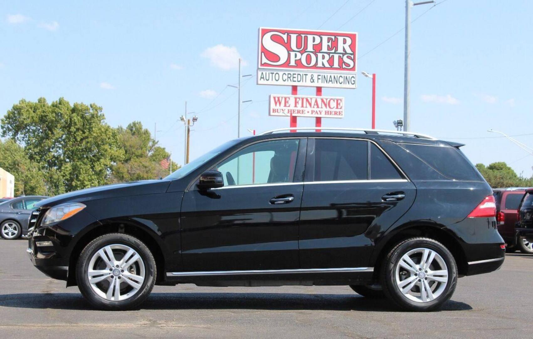 2015 Black Mercedes-Benz M-Class ML350 (4JGDA5JB0FA) with an 3.5L V6 DOHC 24V engine, 7-Speed Automatic transmission, located at 4301 NW 39th , Oklahoma City, OK, 73112, (405) 949-5600, 35.512135, -97.598671 - Photo#6