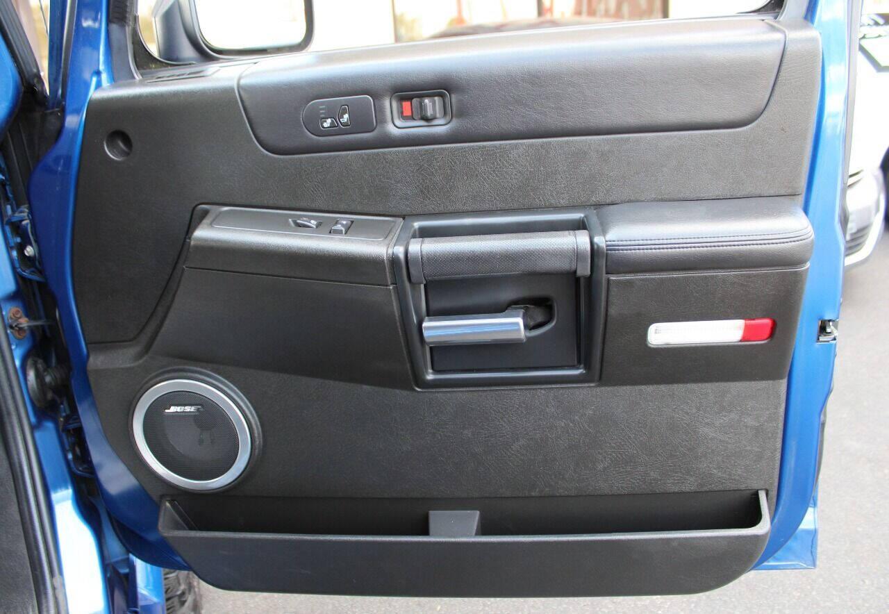 2006 Blue HUMMER H2 SUV (5GRGN23U16H) with an 6.0L V8 6.0L V8 engine, Automatic 4-Speed transmission, located at 4301 NW 39th , Oklahoma City, OK, 73112, (405) 949-5600, 35.512135, -97.598671 - NO DRIVERS LICENCE NO-FULL COVERAGE INSURANCE-NO CREDIT CHECK. COME ON OVER TO SUPERSPORTS AND TAKE A LOOK AND TEST DRIVE PLEASE GIVE US A CALL AT (405) 949-5600. NO LICENSIA DE MANEJAR- NO SEGURO DE COBERTURA TOTAL- NO VERIFICACCION DE CREDITO. POR FAVOR VENGAN A SUPERSPORTS, ECHE UN VIS - Photo#8