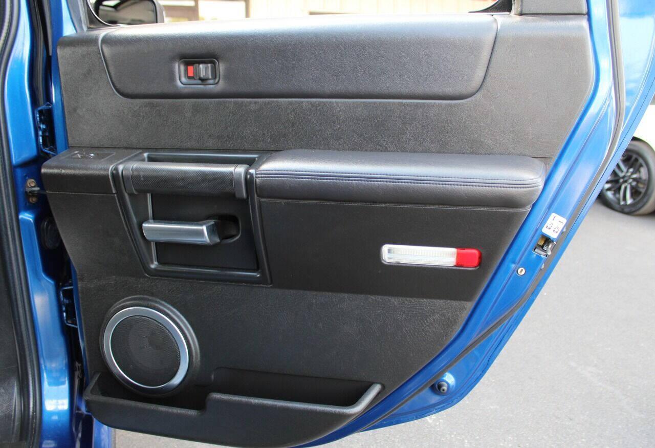 2006 Blue HUMMER H2 SUV (5GRGN23U16H) with an 6.0L V8 6.0L V8 engine, Automatic 4-Speed transmission, located at 4301 NW 39th , Oklahoma City, OK, 73112, (405) 949-5600, 35.512135, -97.598671 - NO DRIVERS LICENCE NO-FULL COVERAGE INSURANCE-NO CREDIT CHECK. COME ON OVER TO SUPERSPORTS AND TAKE A LOOK AND TEST DRIVE PLEASE GIVE US A CALL AT (405) 949-5600. NO LICENSIA DE MANEJAR- NO SEGURO DE COBERTURA TOTAL- NO VERIFICACCION DE CREDITO. POR FAVOR VENGAN A SUPERSPORTS, ECHE UN VIS - Photo#10