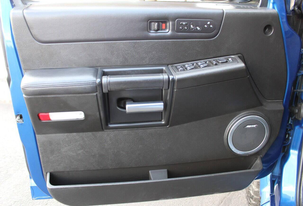 2006 Blue HUMMER H2 SUV (5GRGN23U16H) with an 6.0L V8 6.0L V8 engine, Automatic 4-Speed transmission, located at 4301 NW 39th , Oklahoma City, OK, 73112, (405) 949-5600, 35.512135, -97.598671 - NO DRIVERS LICENCE NO-FULL COVERAGE INSURANCE-NO CREDIT CHECK. COME ON OVER TO SUPERSPORTS AND TAKE A LOOK AND TEST DRIVE PLEASE GIVE US A CALL AT (405) 949-5600. NO LICENSIA DE MANEJAR- NO SEGURO DE COBERTURA TOTAL- NO VERIFICACCION DE CREDITO. POR FAVOR VENGAN A SUPERSPORTS, ECHE UN VIS - Photo#16